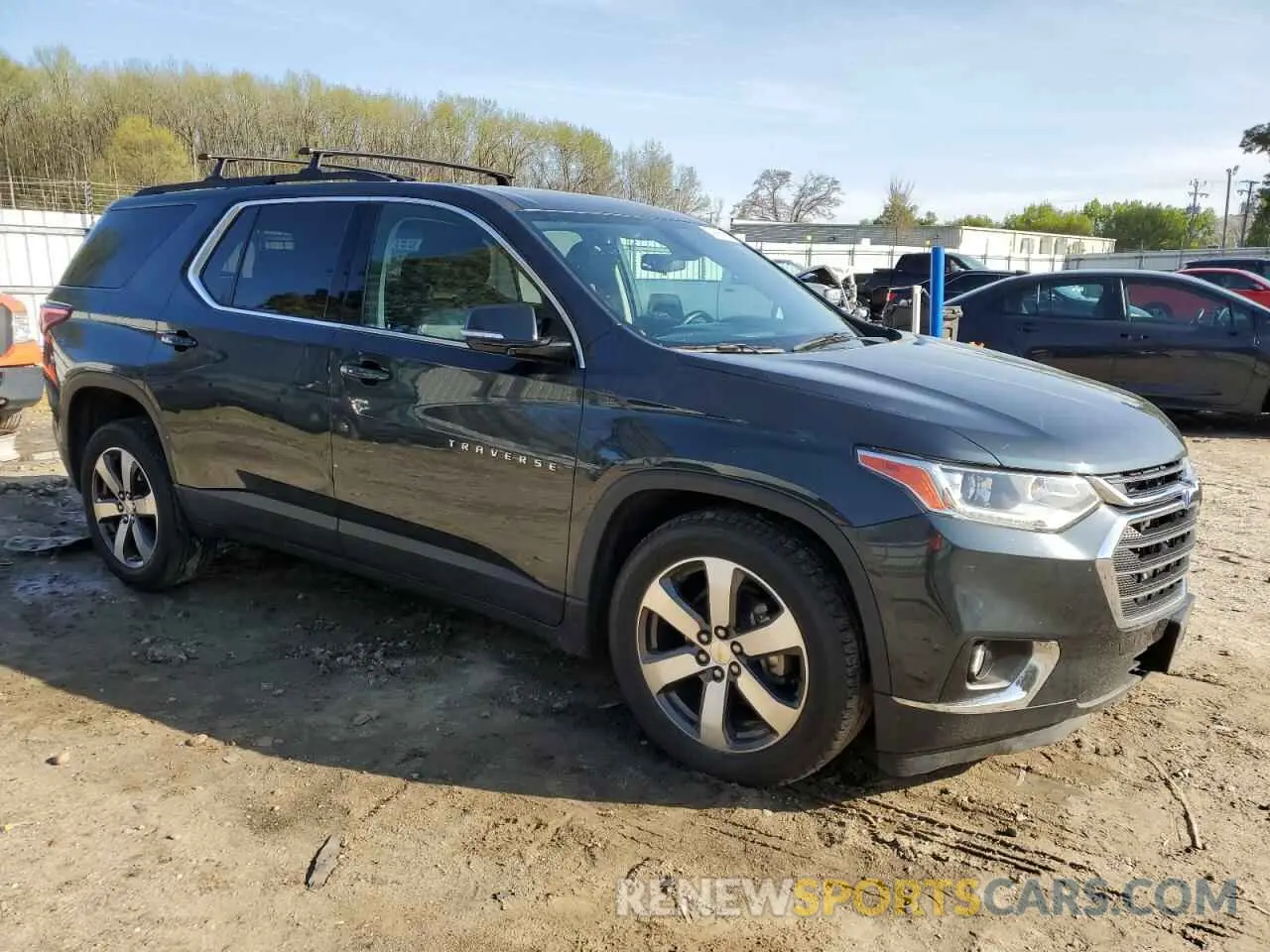 4 Photograph of a damaged car 1GNEVHKW2KJ170954 CHEVROLET TRAVERSE 2019
