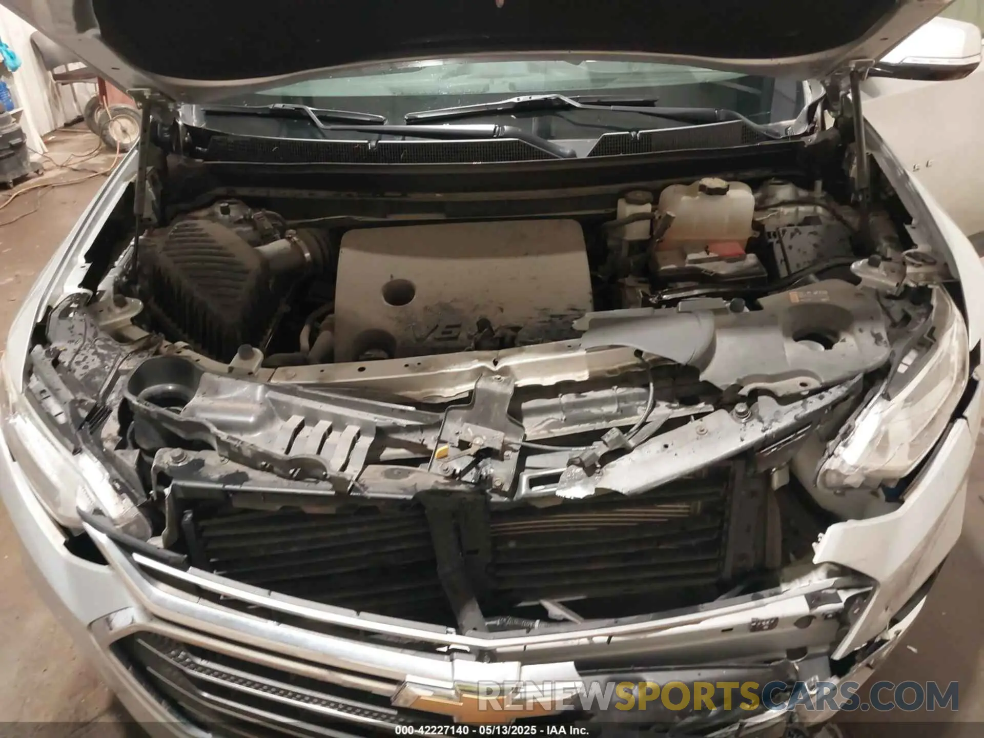 10 Photograph of a damaged car 1GNEVHKW2KJ172395 CHEVROLET TRAVERSE 2019