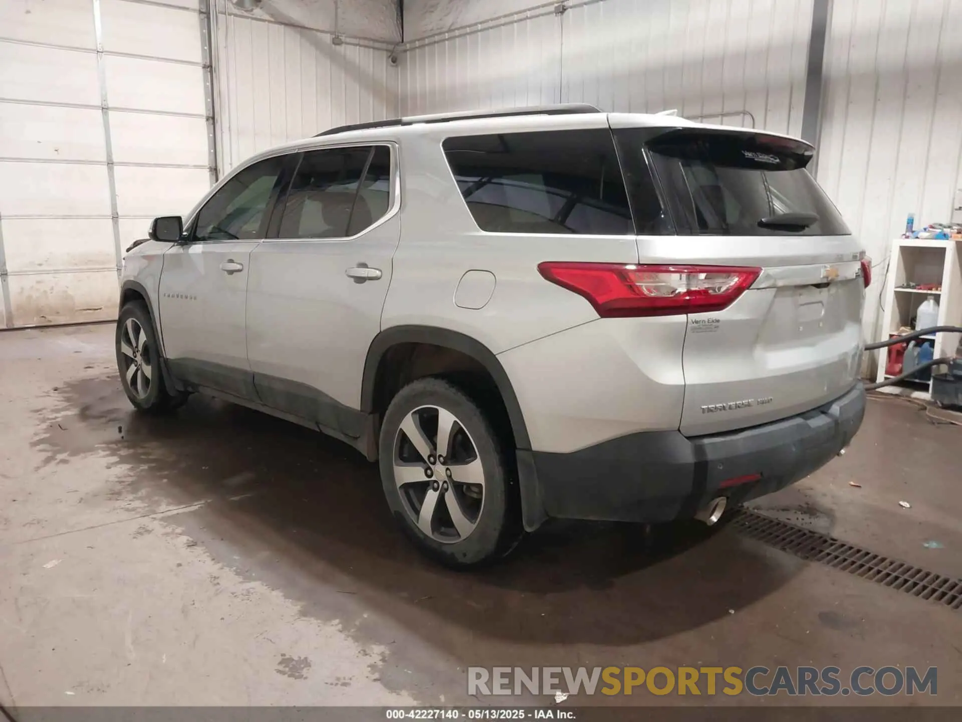 3 Photograph of a damaged car 1GNEVHKW2KJ172395 CHEVROLET TRAVERSE 2019
