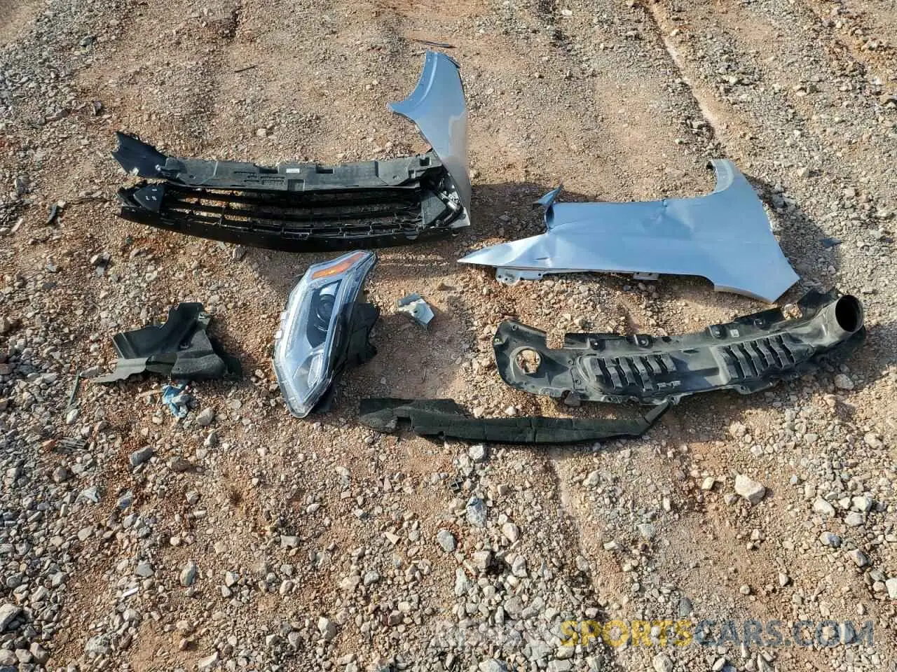 15 Photograph of a damaged car 1GNEVHKW2KJ189004 CHEVROLET TRAVERSE 2019