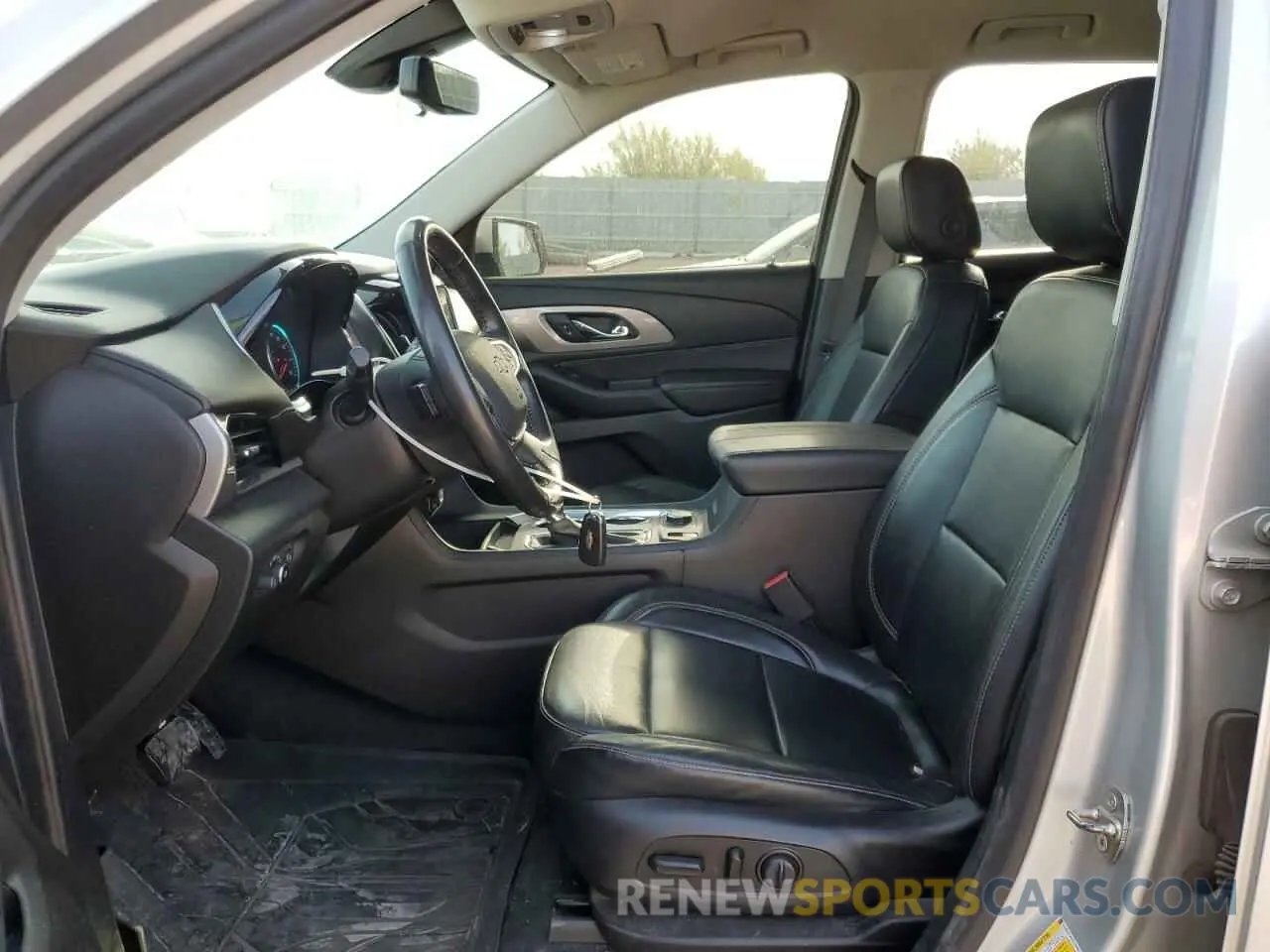 7 Photograph of a damaged car 1GNEVHKW2KJ189004 CHEVROLET TRAVERSE 2019