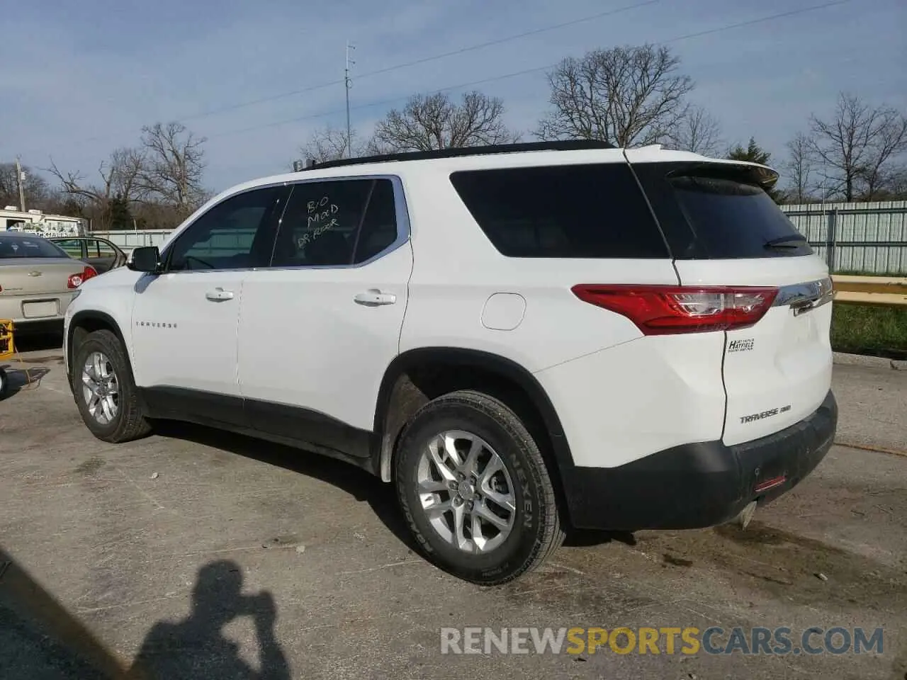 2 Фотография поврежденного автомобиля 1GNEVHKW2KJ255129 CHEVROLET TRAVERSE 2019