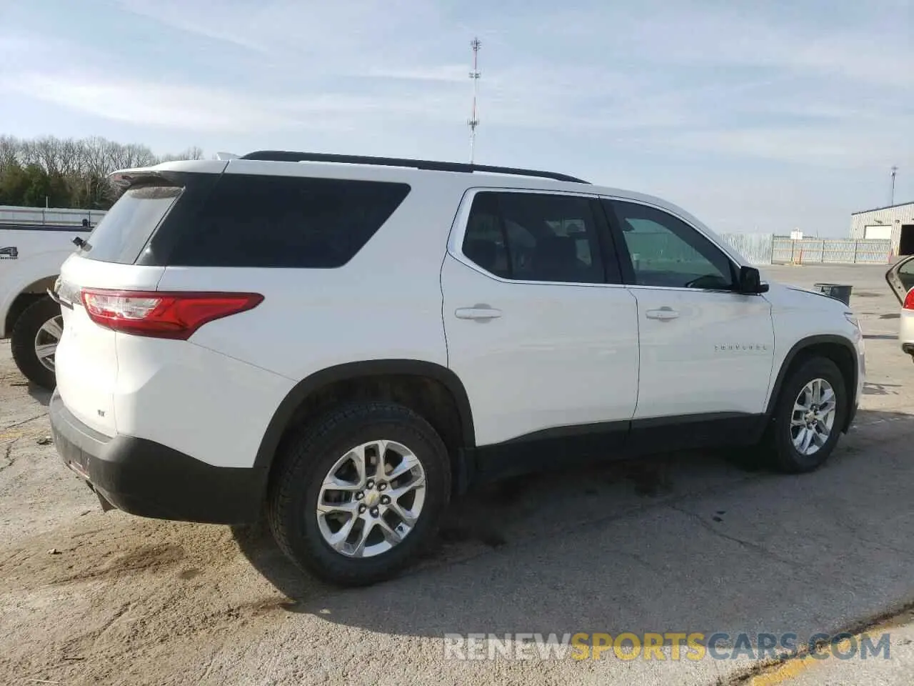 3 Фотография поврежденного автомобиля 1GNEVHKW2KJ255129 CHEVROLET TRAVERSE 2019