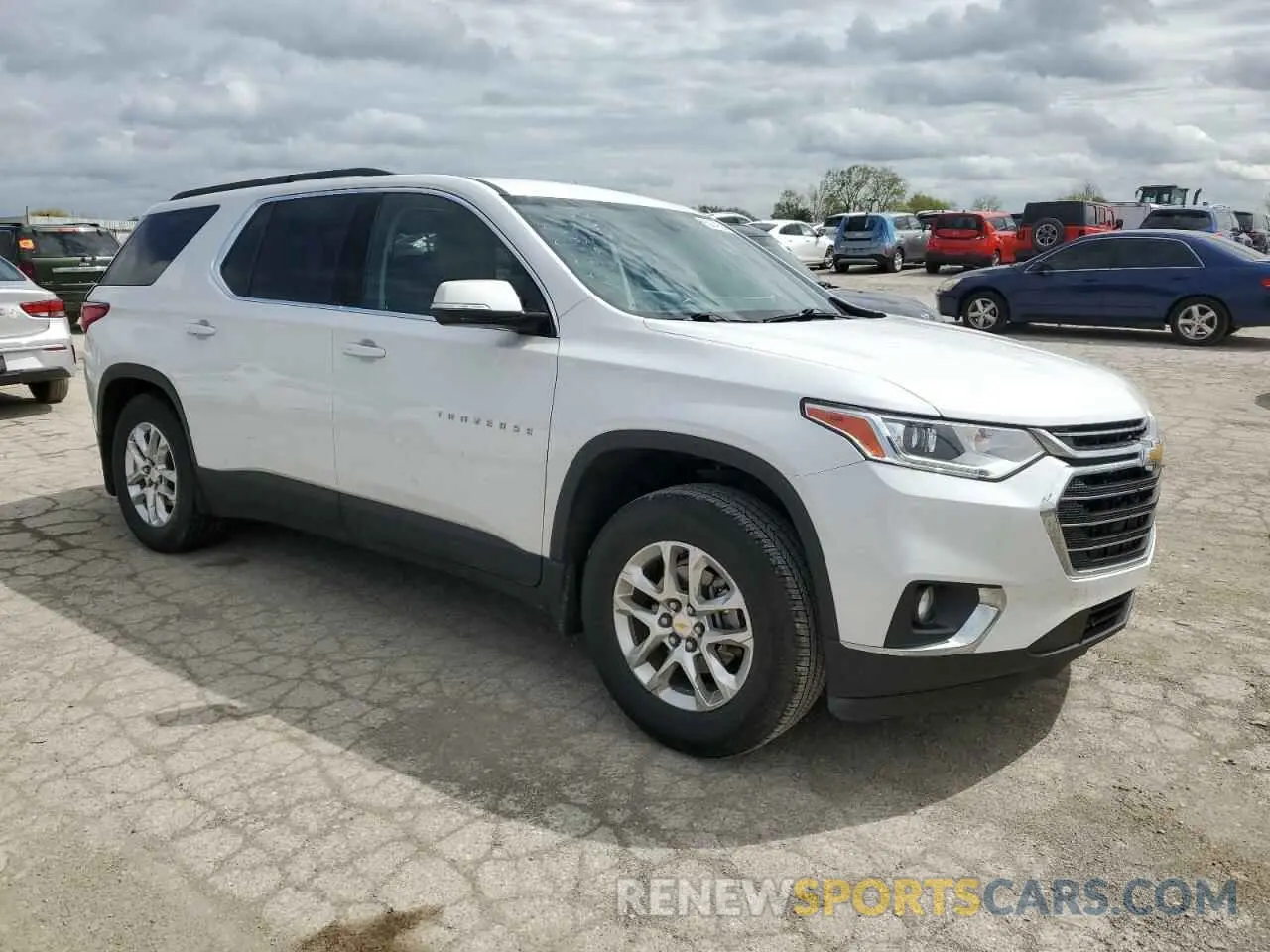4 Photograph of a damaged car 1GNEVHKW2KJ287725 CHEVROLET TRAVERSE 2019