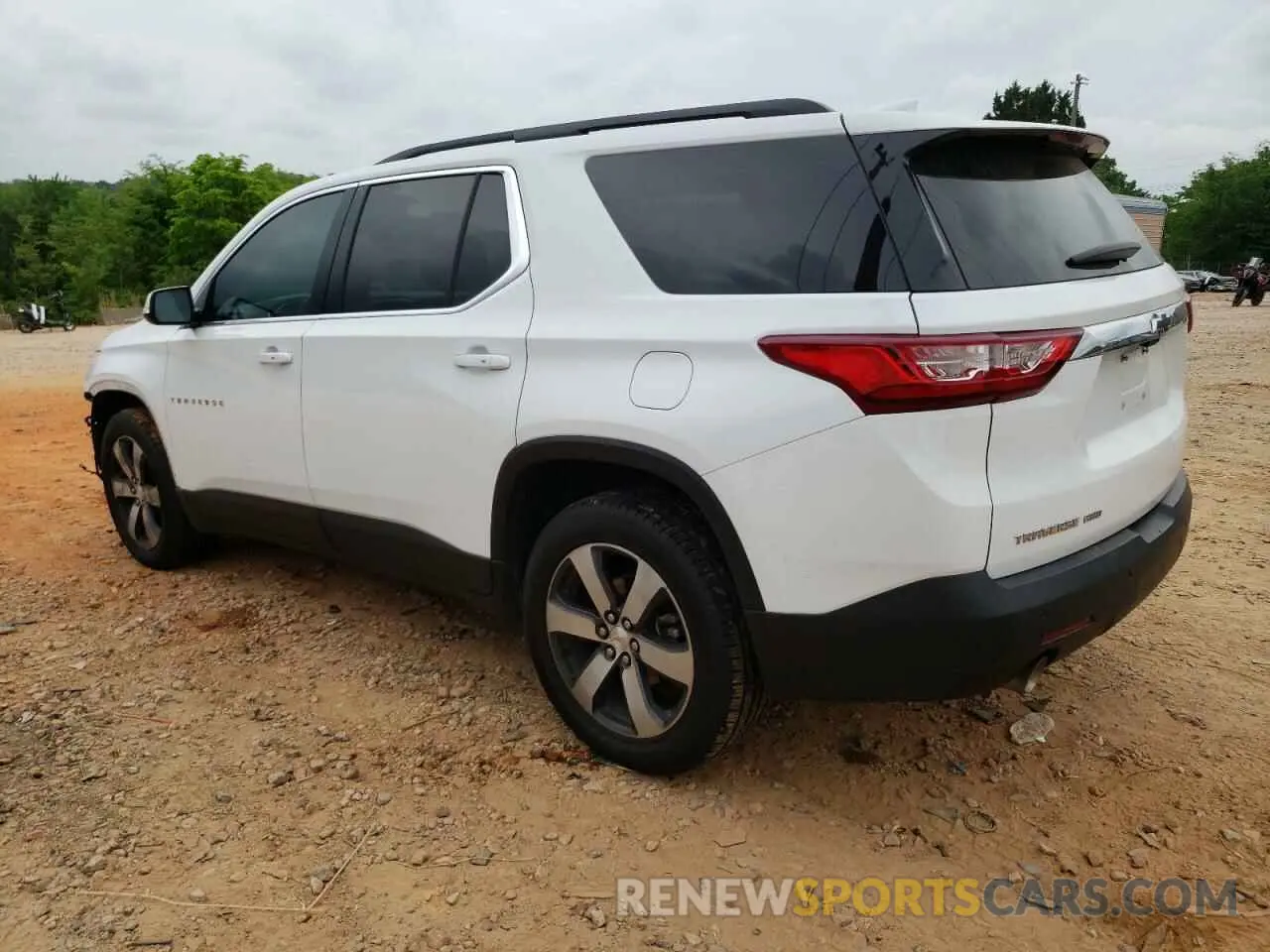 2 Photograph of a damaged car 1GNEVHKW3KJ118412 CHEVROLET TRAVERSE 2019