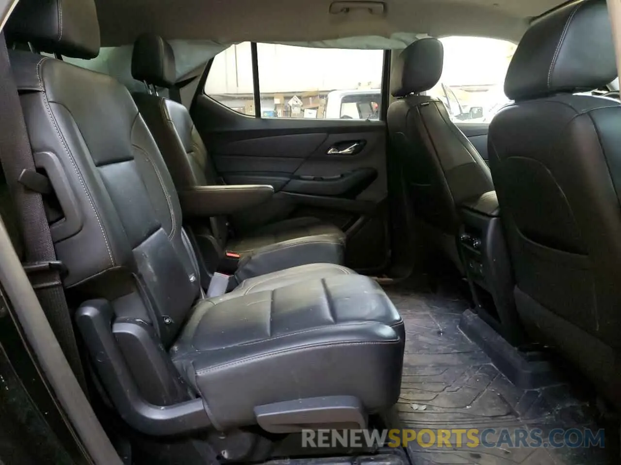 11 Photograph of a damaged car 1GNEVHKW3KJ306153 CHEVROLET TRAVERSE 2019