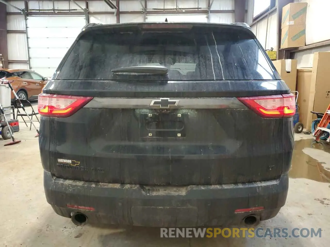 6 Photograph of a damaged car 1GNEVHKW3KJ306153 CHEVROLET TRAVERSE 2019