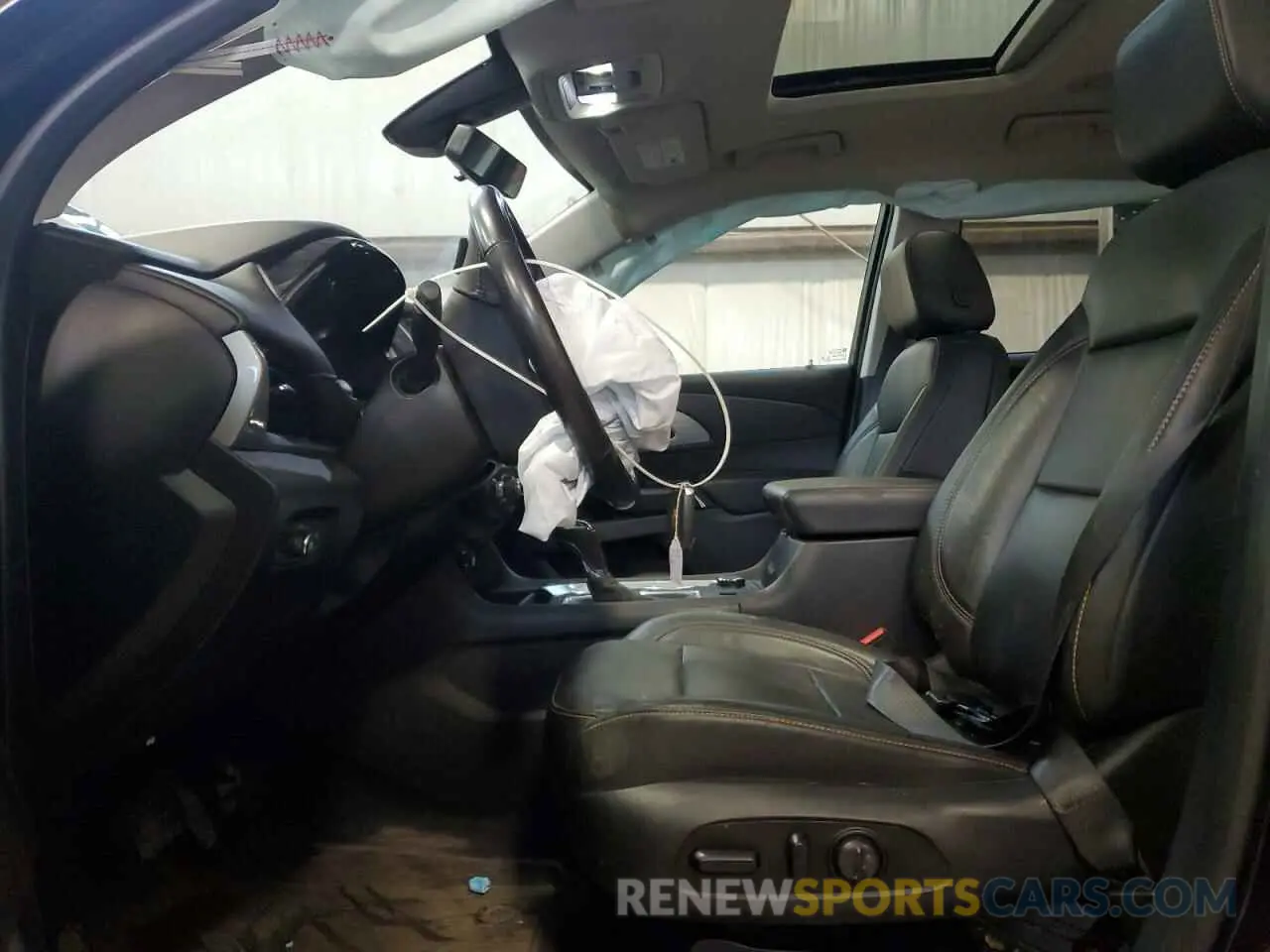 7 Photograph of a damaged car 1GNEVHKW3KJ306153 CHEVROLET TRAVERSE 2019