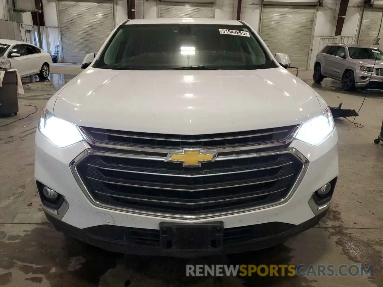 5 Photograph of a damaged car 1GNEVHKW5KJ205714 CHEVROLET TRAVERSE 2019