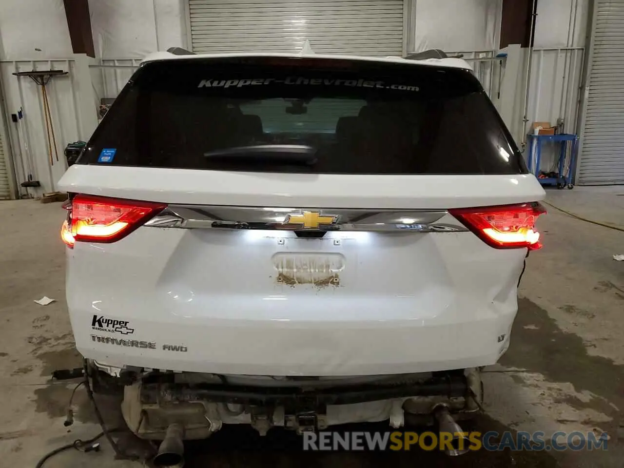 6 Photograph of a damaged car 1GNEVHKW5KJ205714 CHEVROLET TRAVERSE 2019