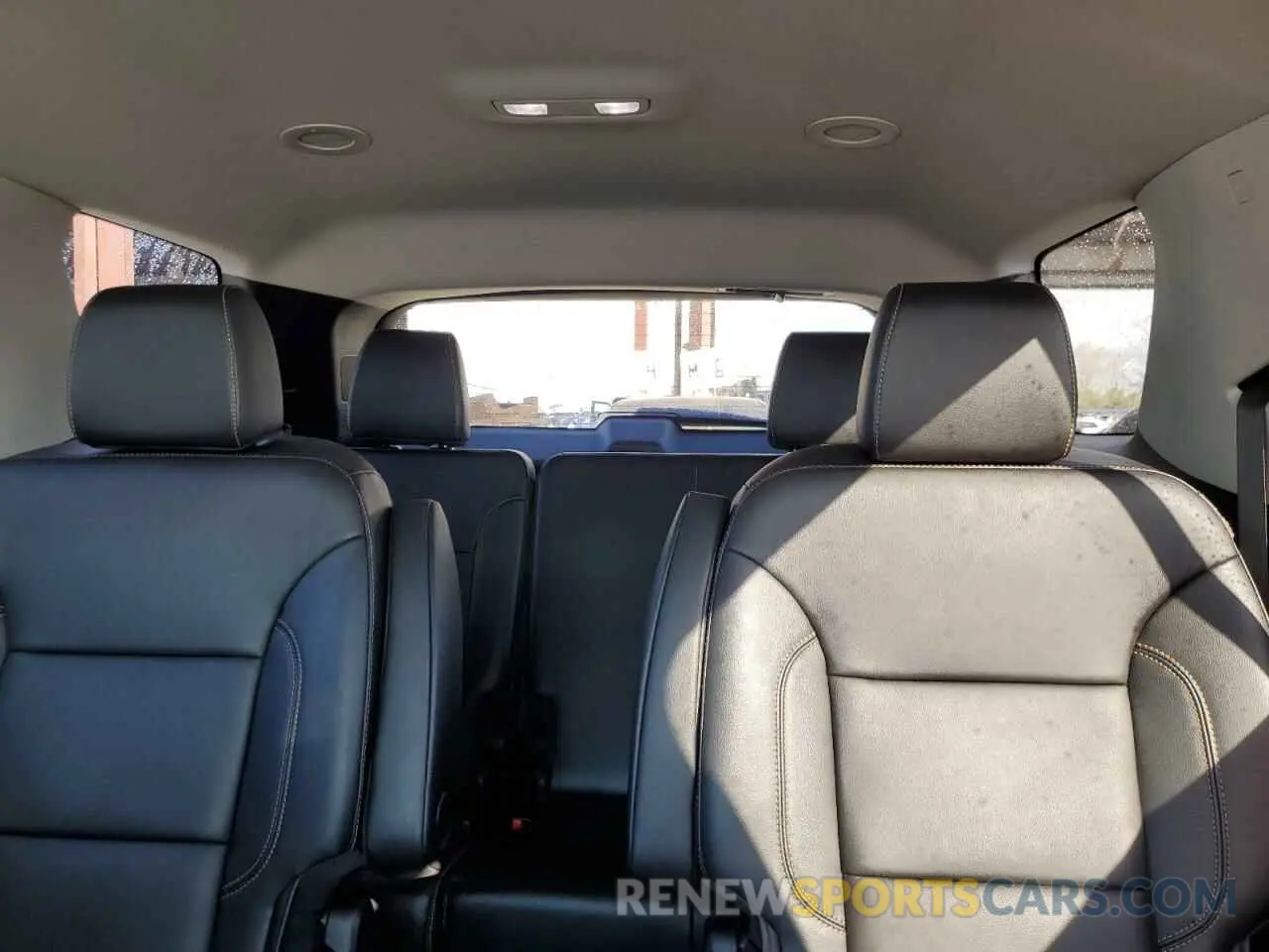 10 Photograph of a damaged car 1GNEVHKW6KJ139481 CHEVROLET TRAVERSE 2019