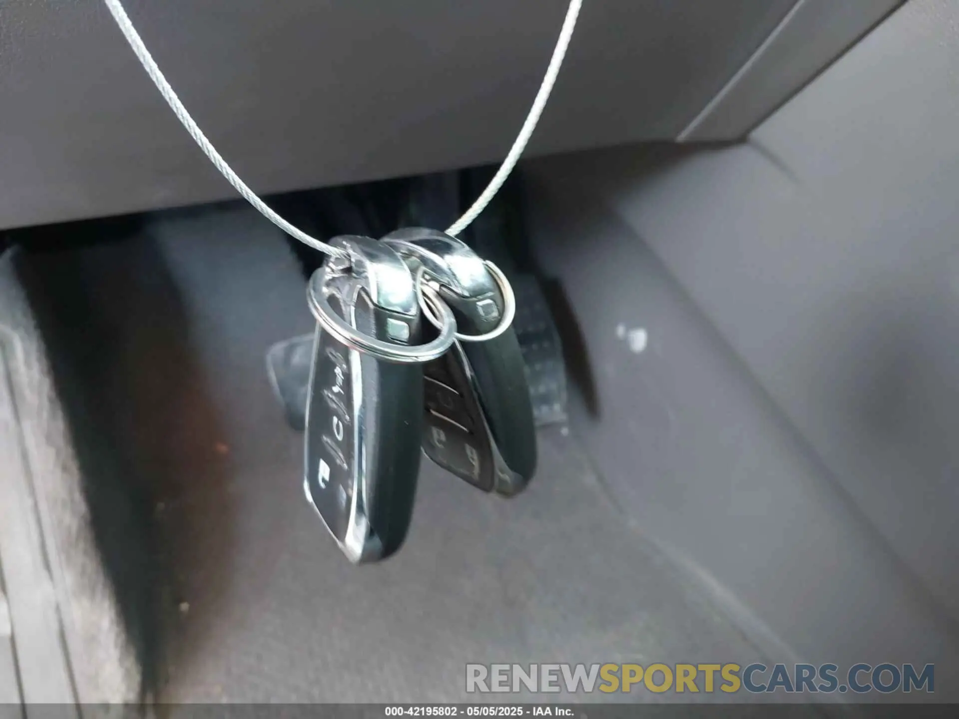 11 Photograph of a damaged car 1GNEVHKW6KJ209643 CHEVROLET TRAVERSE 2019