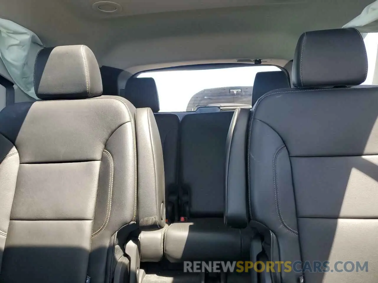 10 Photograph of a damaged car 1GNEVHKW7KJ164082 CHEVROLET TRAVERSE 2019
