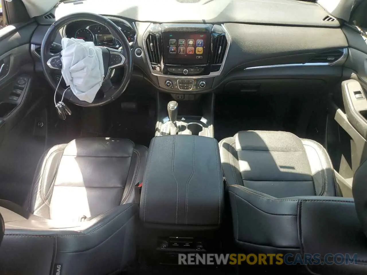 8 Photograph of a damaged car 1GNEVHKW7KJ164082 CHEVROLET TRAVERSE 2019