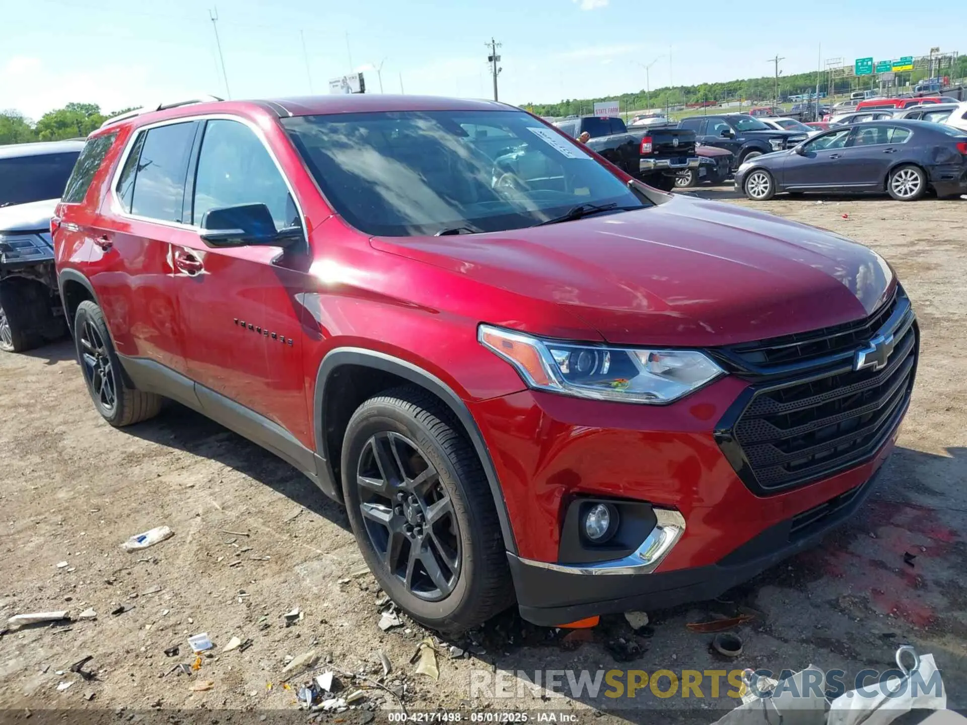 1 Photograph of a damaged car 1GNEVHKW7KJ320203 CHEVROLET TRAVERSE 2019
