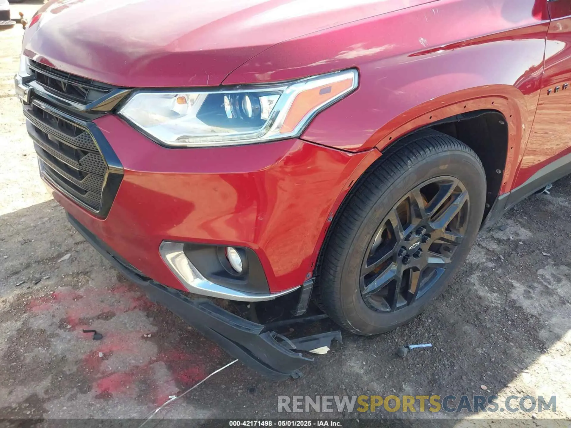 13 Photograph of a damaged car 1GNEVHKW7KJ320203 CHEVROLET TRAVERSE 2019