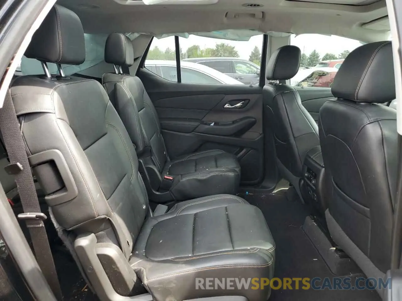 11 Photograph of a damaged car 1GNEVHKW8KJ157741 CHEVROLET TRAVERSE 2019