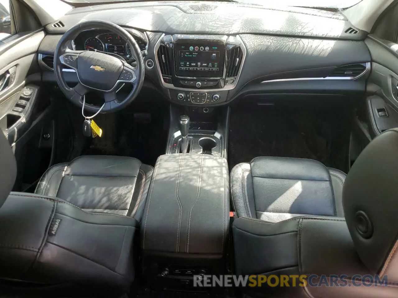 8 Photograph of a damaged car 1GNEVHKW8KJ224841 CHEVROLET TRAVERSE 2019