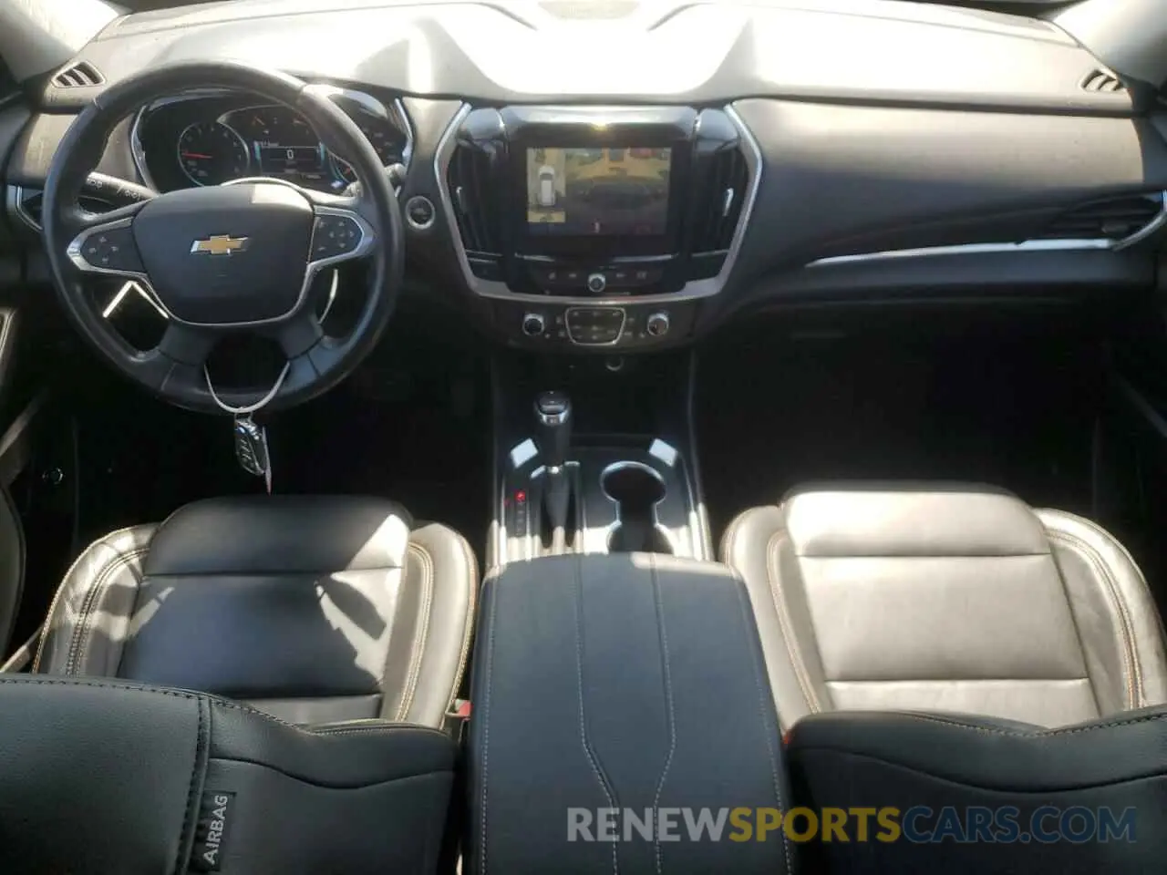 8 Photograph of a damaged car 1GNEVHKW9KJ186150 CHEVROLET TRAVERSE 2019