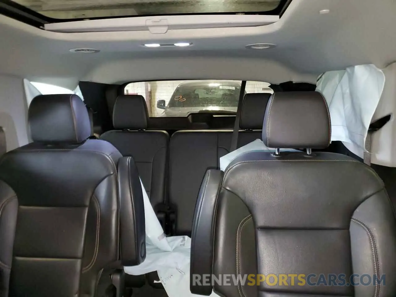 10 Photograph of a damaged car 1GNEVHKW9KJ205201 CHEVROLET TRAVERSE 2019