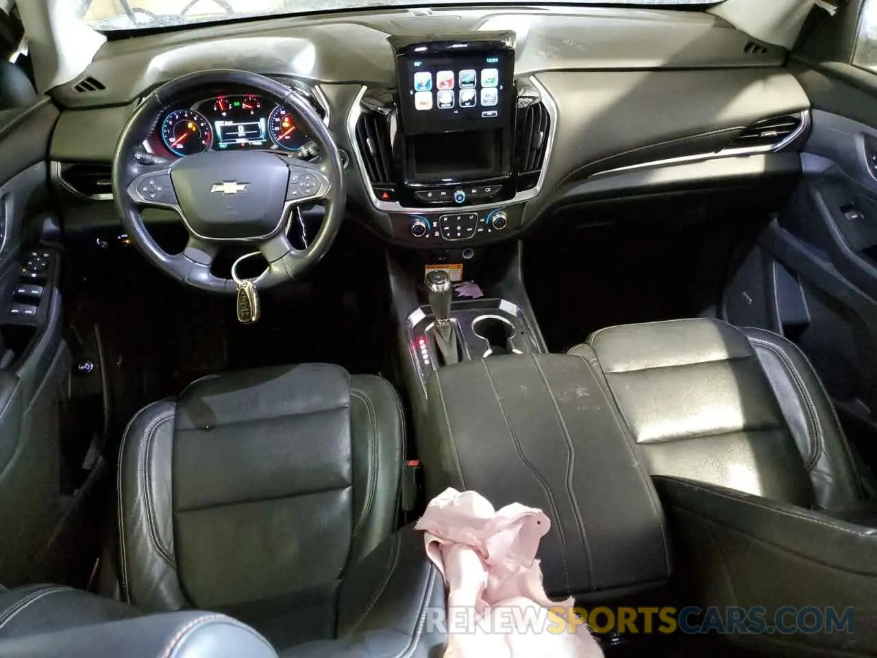 8 Photograph of a damaged car 1GNEVHKW9KJ205201 CHEVROLET TRAVERSE 2019