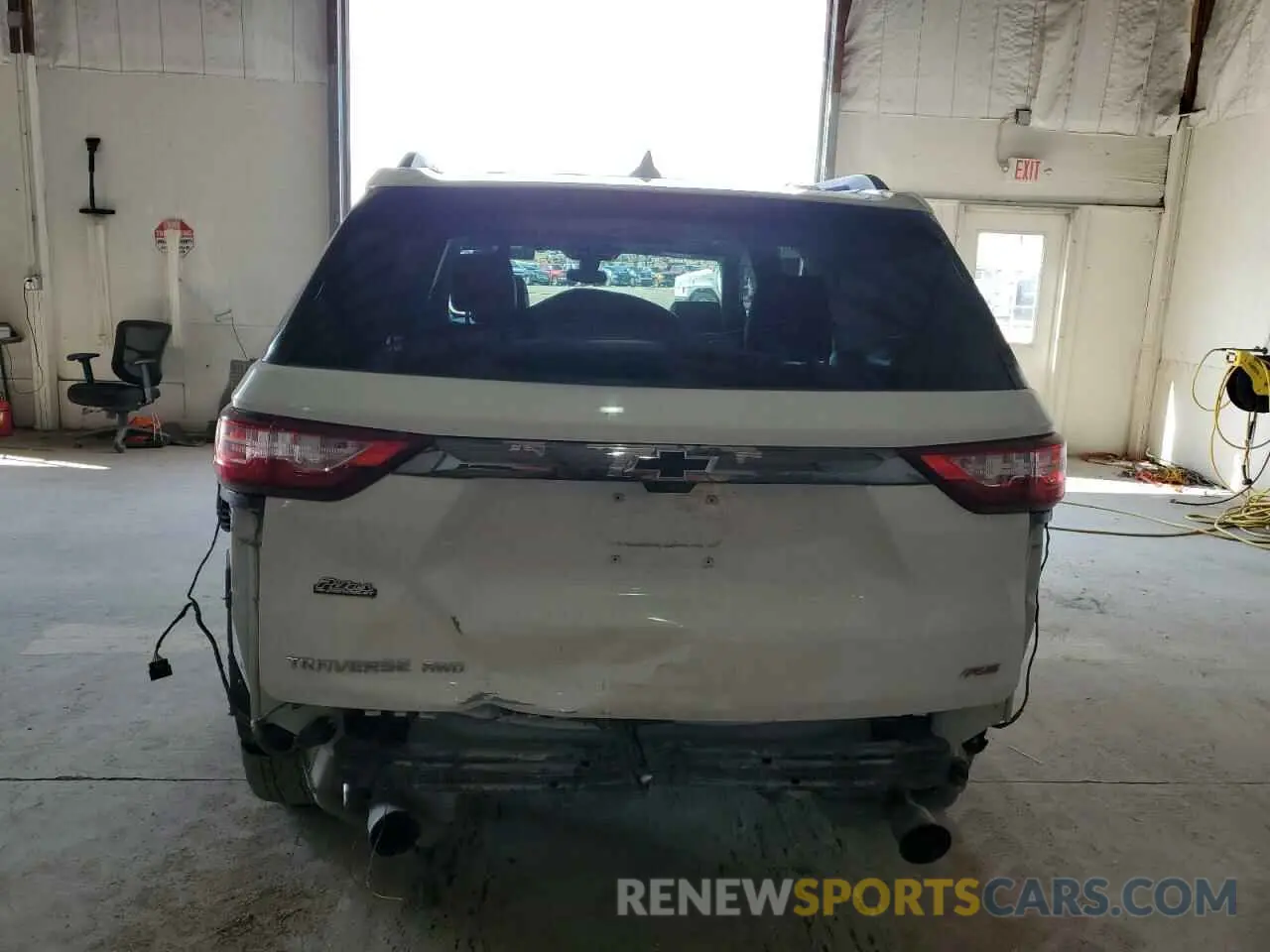 6 Photograph of a damaged car 1GNEVJKW5KJ319364 CHEVROLET TRAVERSE 2019