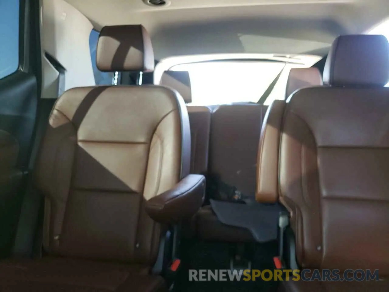 10 Photograph of a damaged car 1GNEVJKW9KJ201768 CHEVROLET TRAVERSE 2019