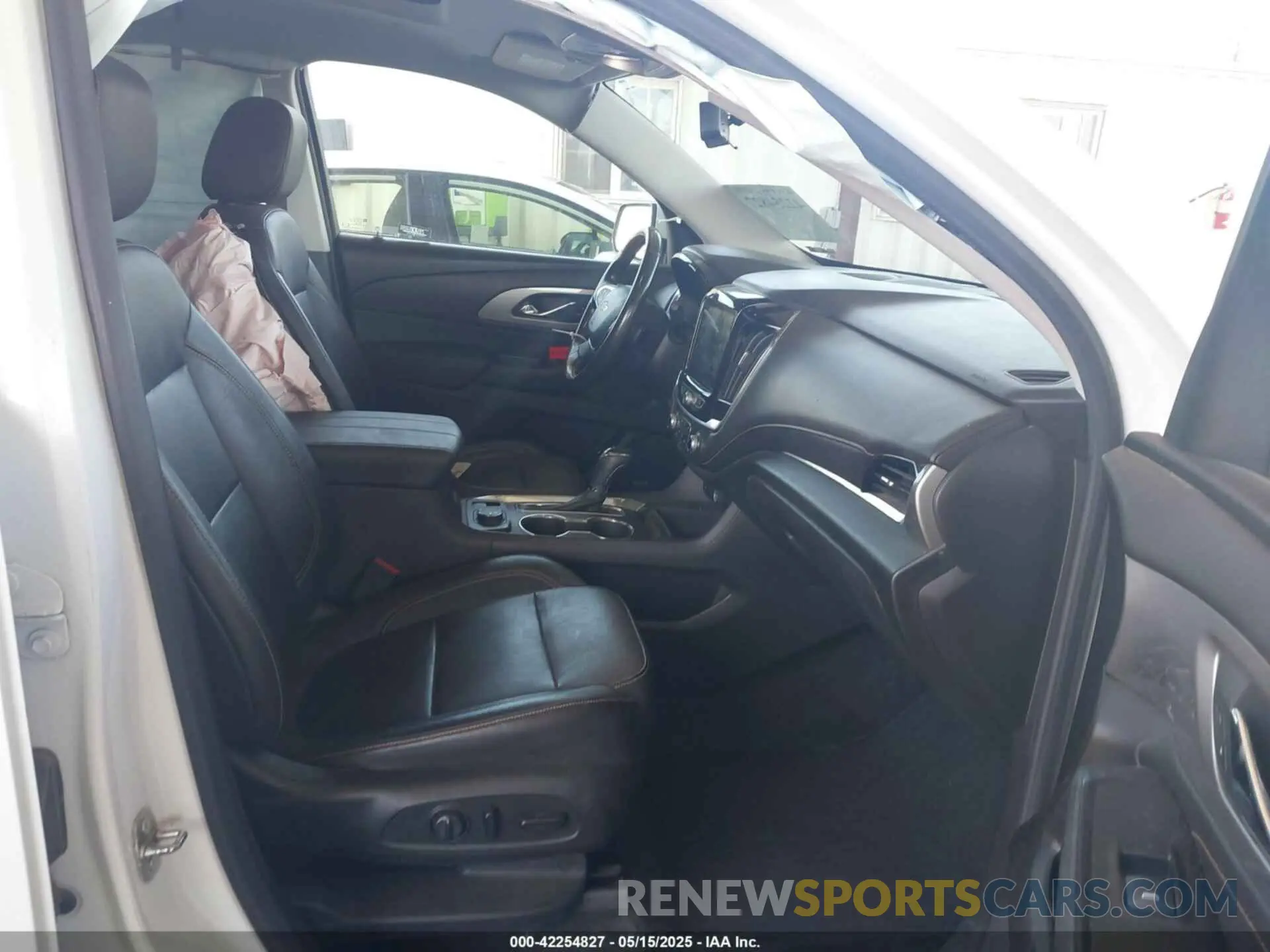 5 Фотография поврежденного автомобиля 1GNEVJKW9KJ238366 CHEVROLET TRAVERSE 2019