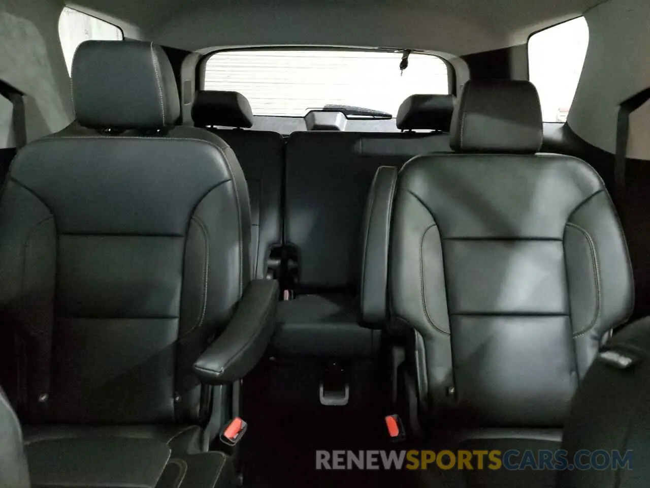 10 Photograph of a damaged car 1GNEVKKW1KJ233314 CHEVROLET TRAVERSE 2019