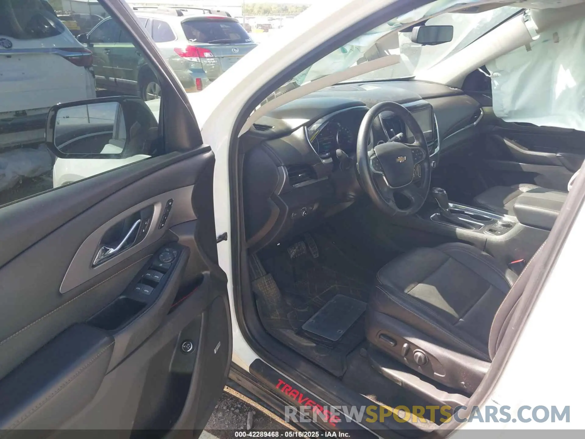5 Фотография поврежденного автомобиля 1GNEVKKW2KJ104949 CHEVROLET TRAVERSE 2019