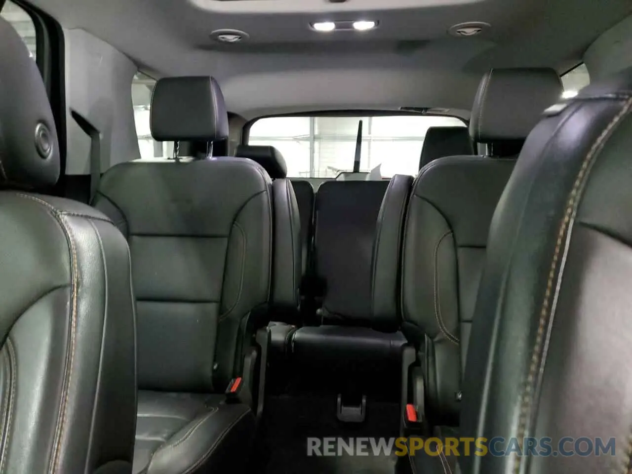 10 Photograph of a damaged car 1GNEVKKW2KJ116471 CHEVROLET TRAVERSE 2019