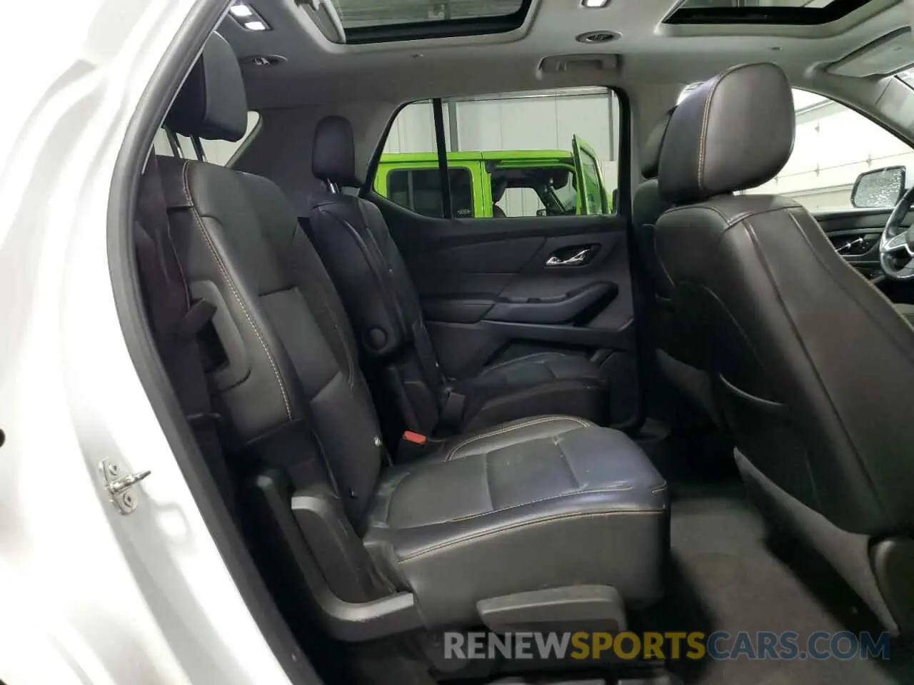 12 Photograph of a damaged car 1GNEVKKW2KJ116471 CHEVROLET TRAVERSE 2019