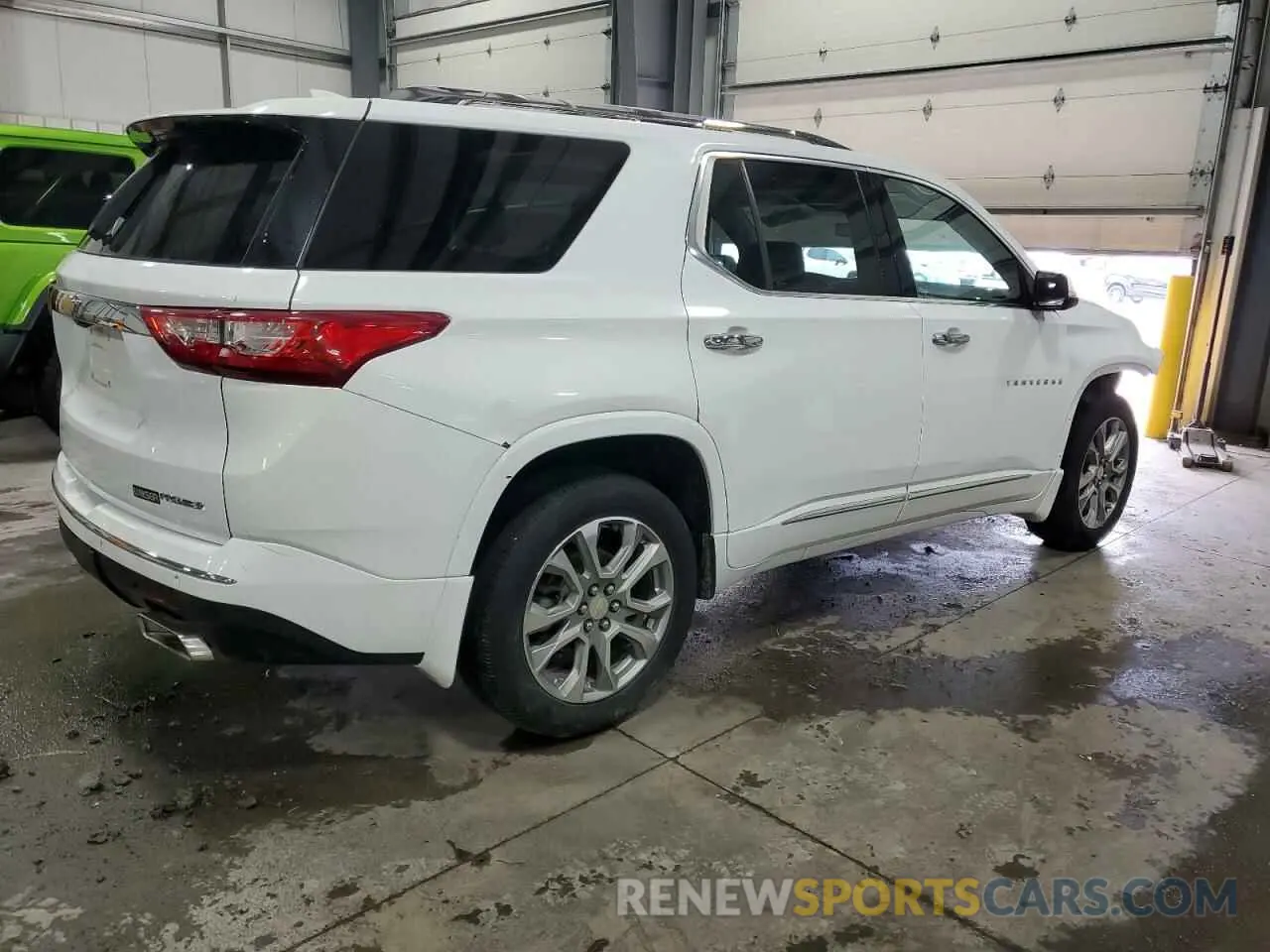 3 Photograph of a damaged car 1GNEVKKW2KJ116471 CHEVROLET TRAVERSE 2019