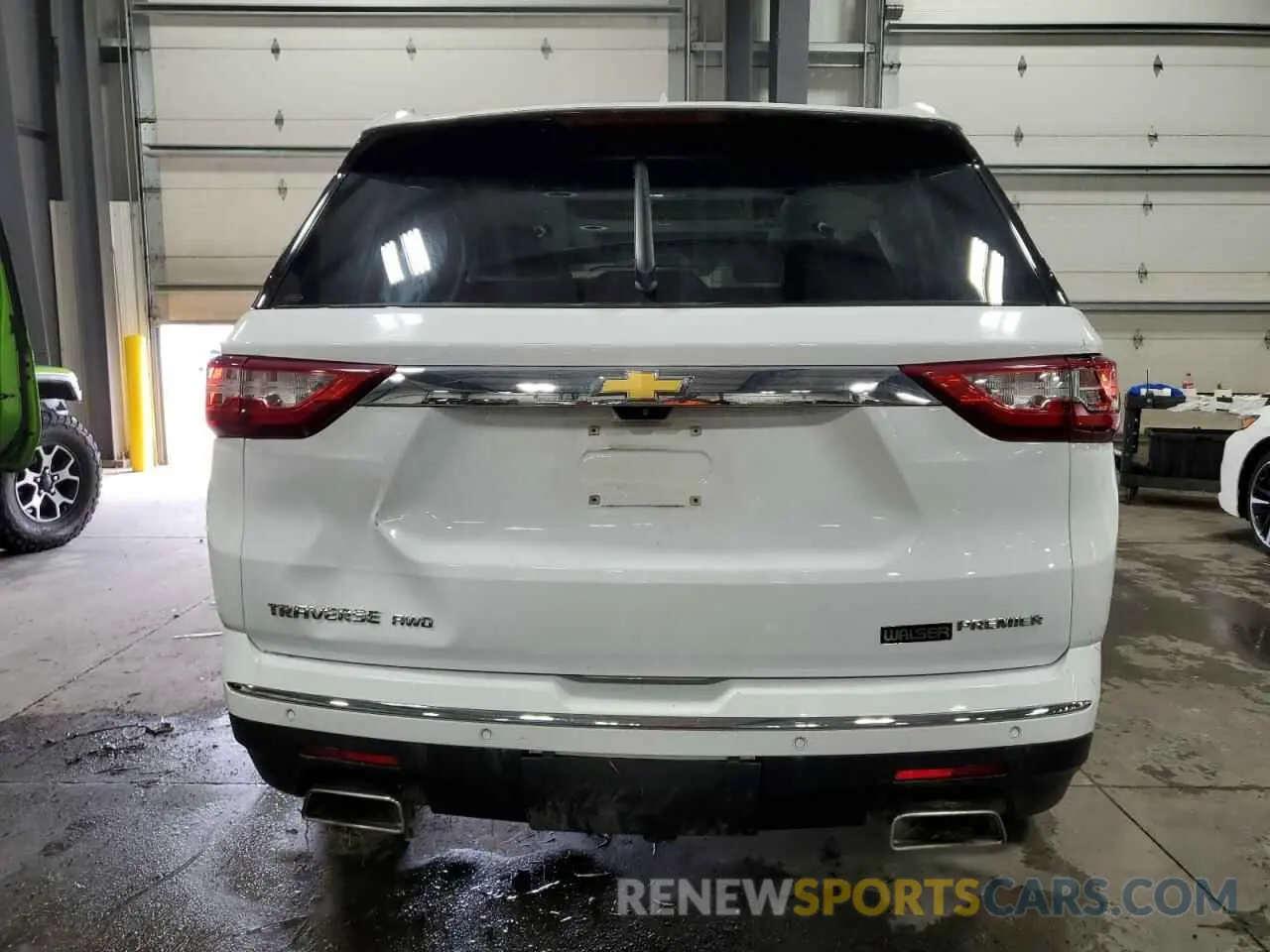 6 Photograph of a damaged car 1GNEVKKW2KJ116471 CHEVROLET TRAVERSE 2019