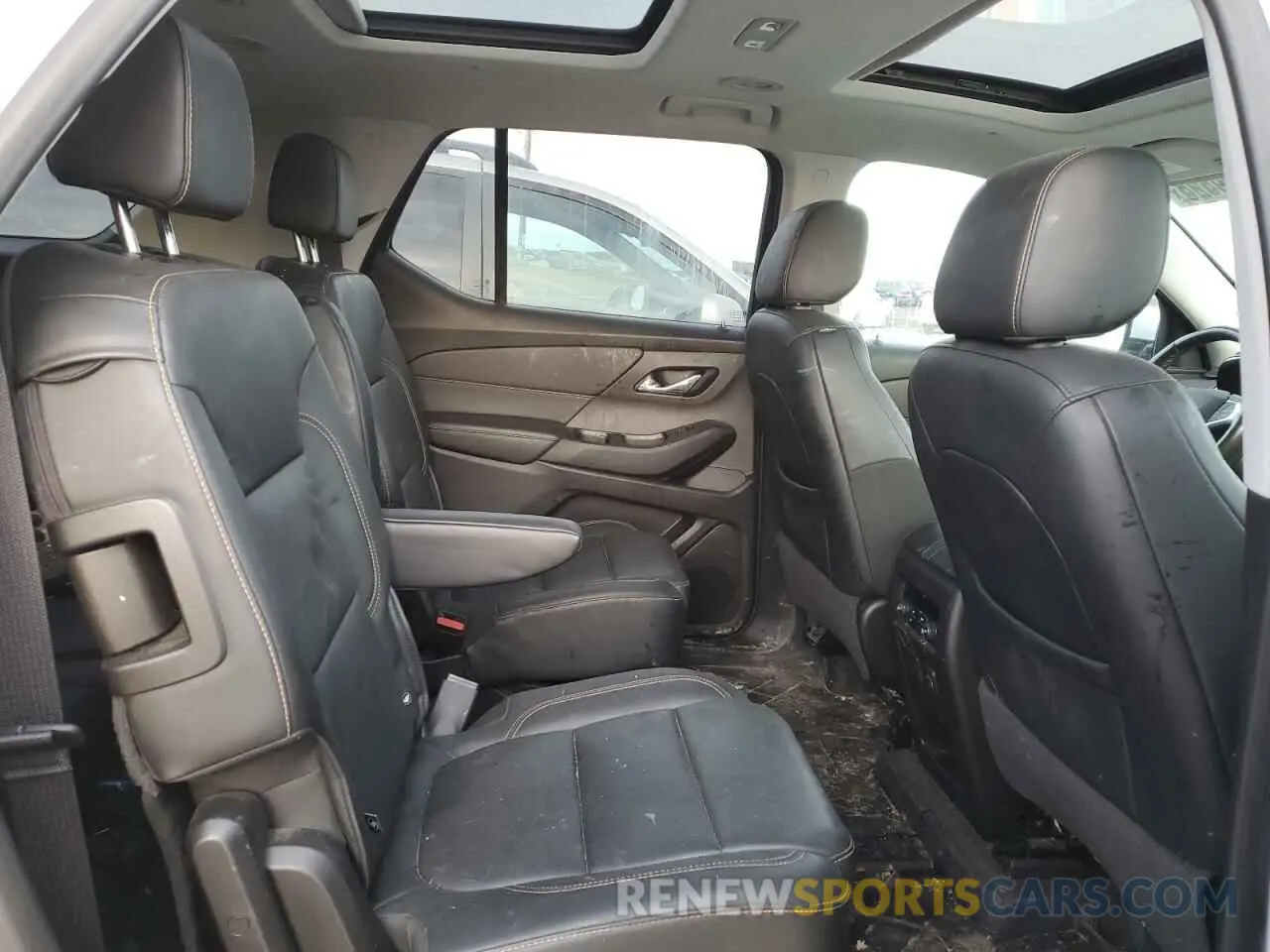 11 Photograph of a damaged car 1GNEVKKW2KJ192322 CHEVROLET TRAVERSE 2019