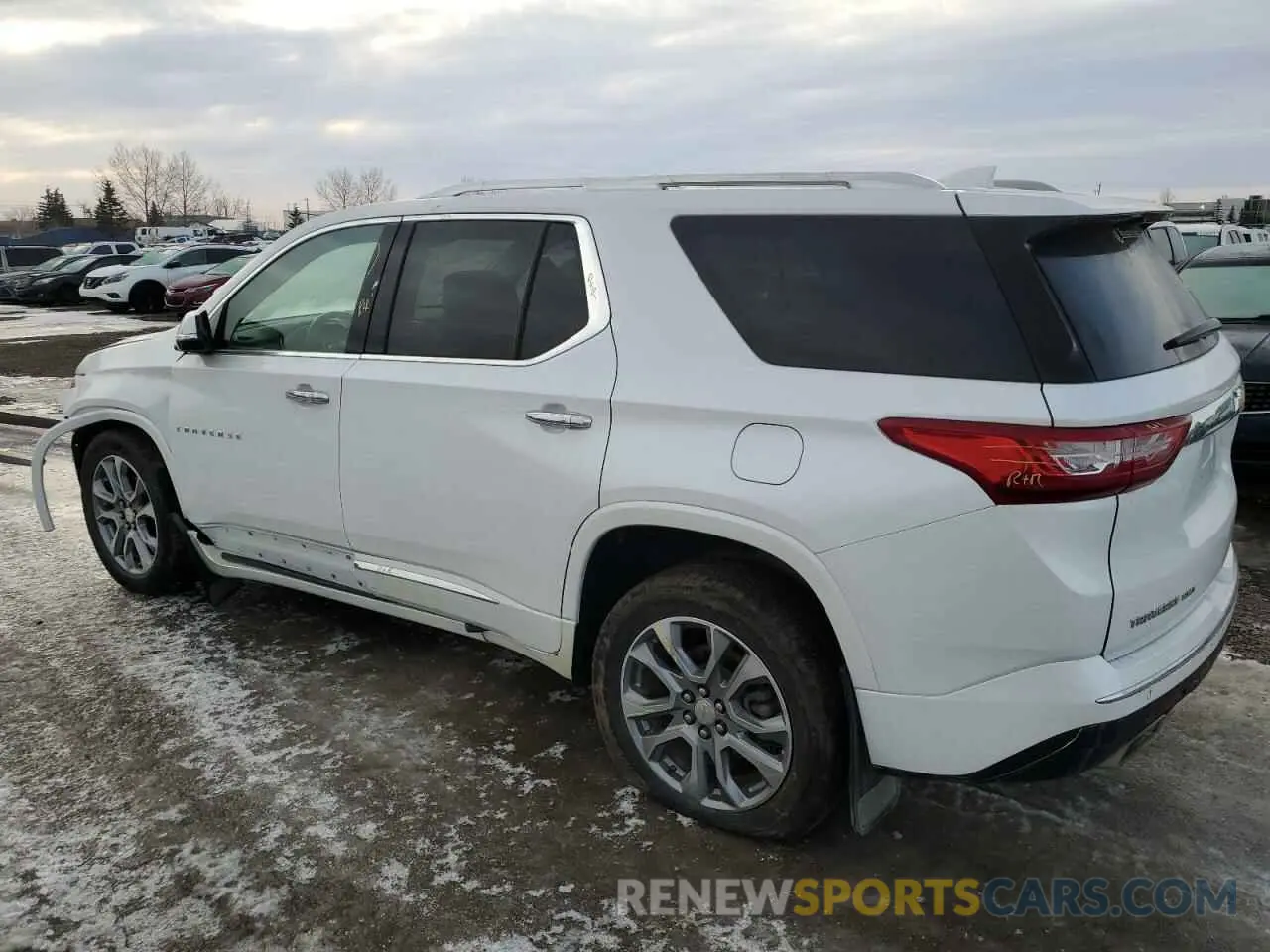 2 Photograph of a damaged car 1GNEVKKW2KJ192322 CHEVROLET TRAVERSE 2019