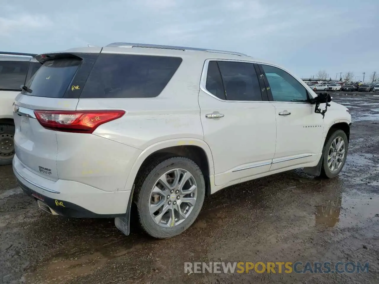 3 Photograph of a damaged car 1GNEVKKW2KJ192322 CHEVROLET TRAVERSE 2019