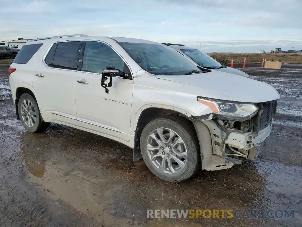4 Photograph of a damaged car 1GNEVKKW2KJ192322 CHEVROLET TRAVERSE 2019