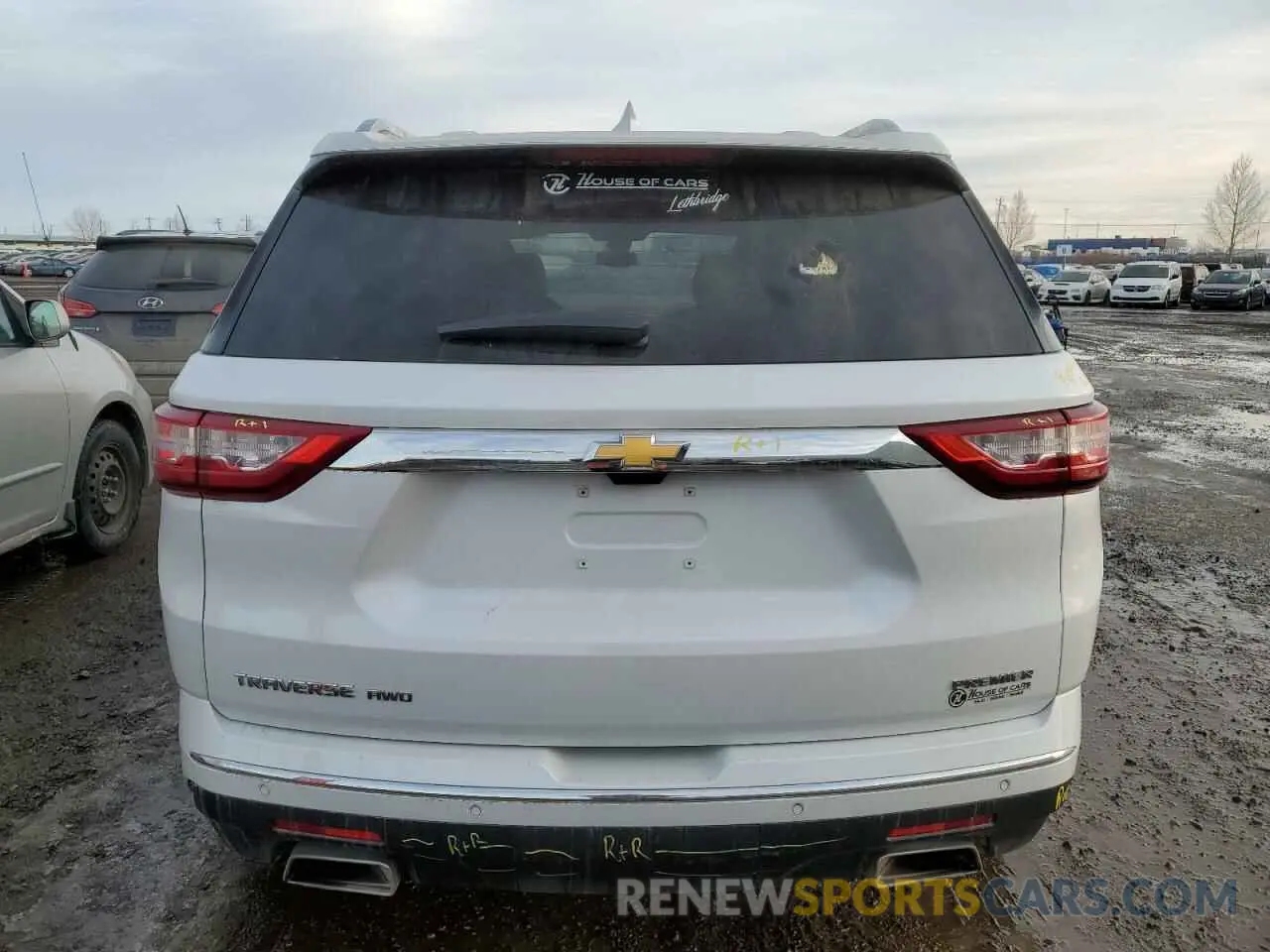 6 Photograph of a damaged car 1GNEVKKW2KJ192322 CHEVROLET TRAVERSE 2019