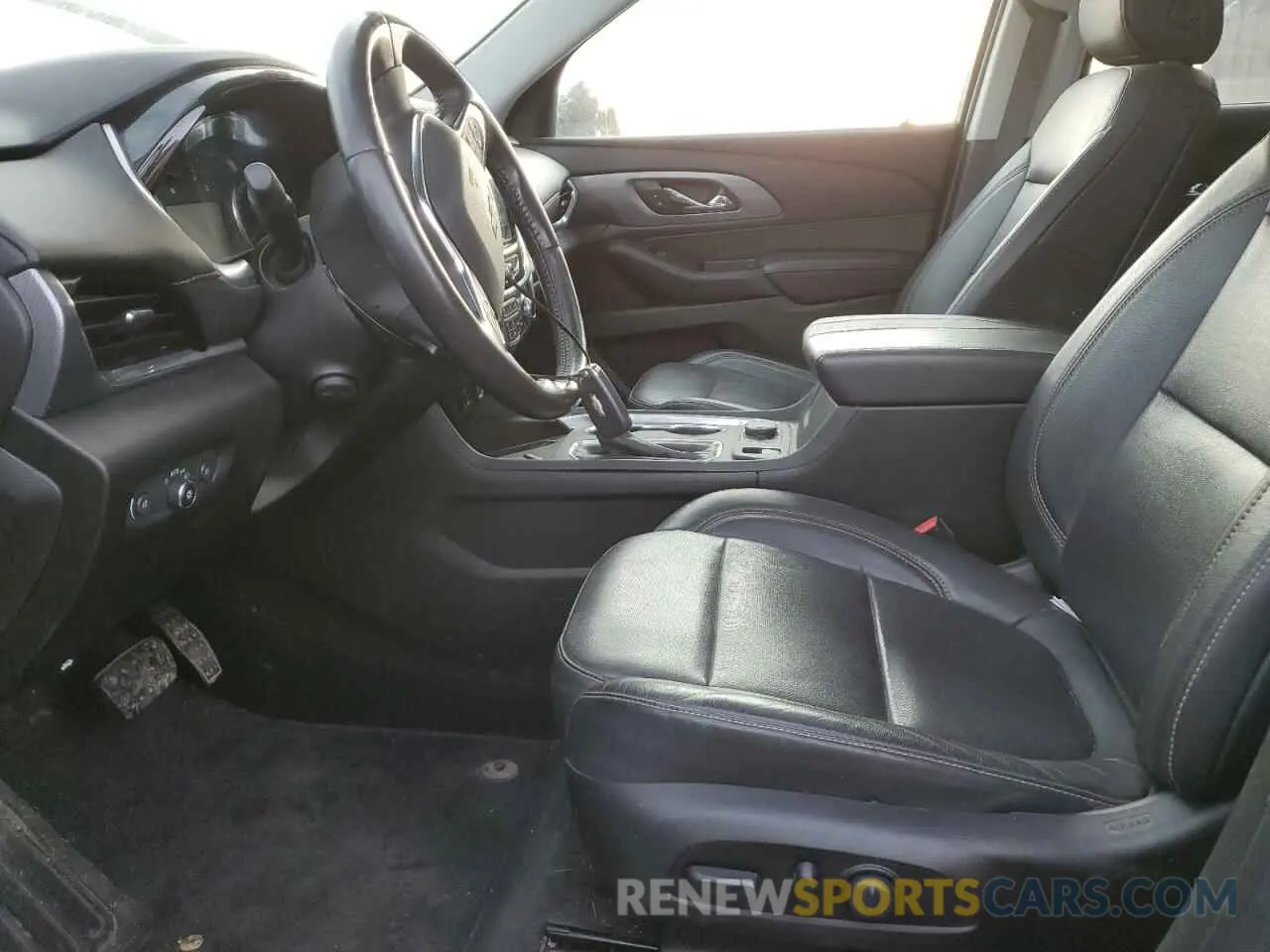 7 Photograph of a damaged car 1GNEVKKW2KJ192322 CHEVROLET TRAVERSE 2019