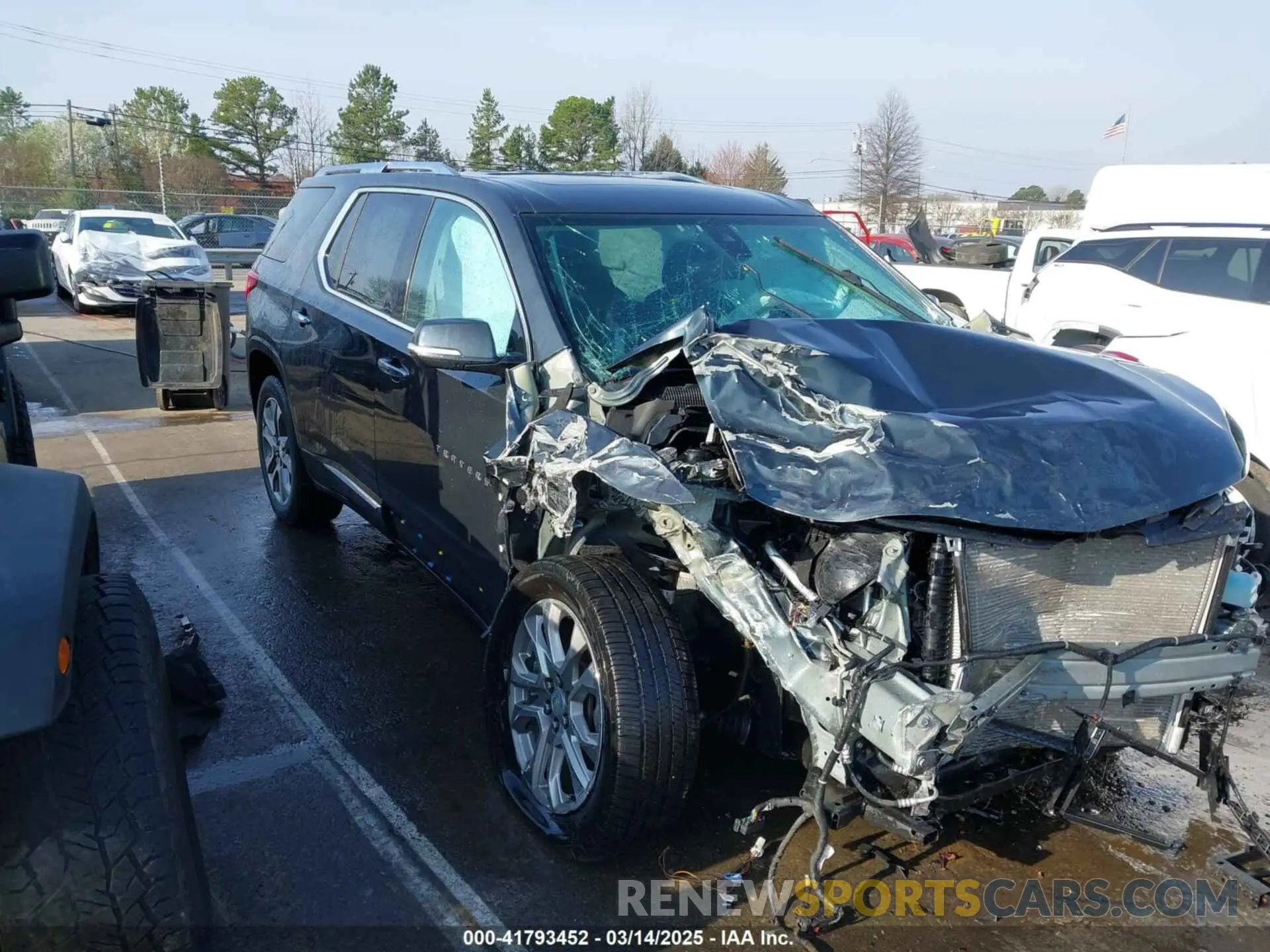 1 Фотография поврежденного автомобиля 1GNEVKKW3KJ200976 CHEVROLET TRAVERSE 2019