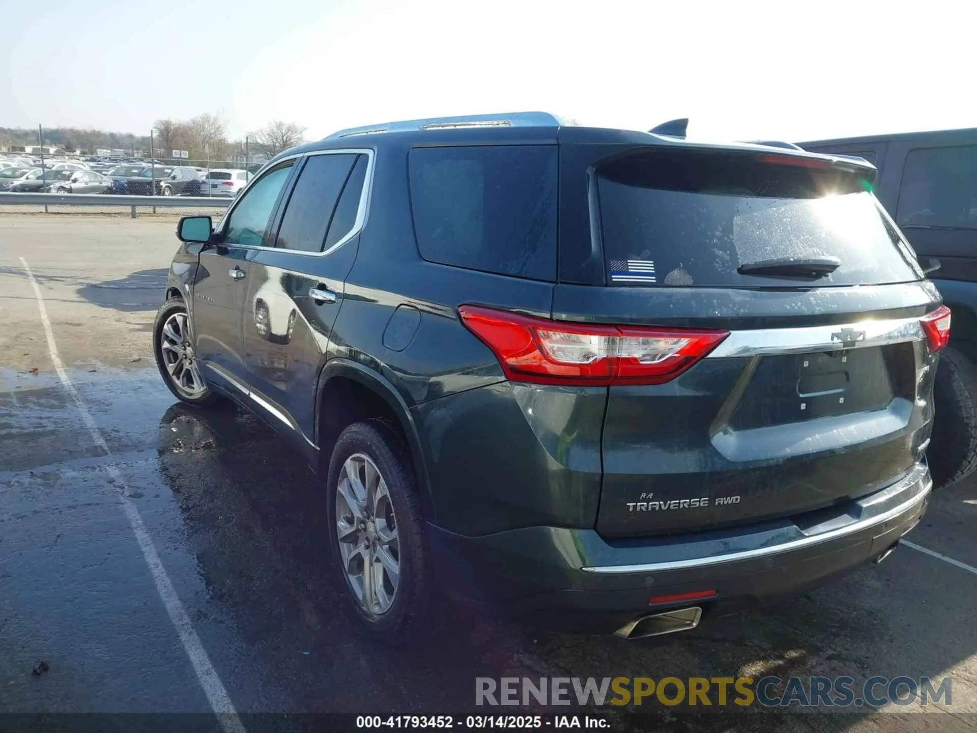 3 Фотография поврежденного автомобиля 1GNEVKKW3KJ200976 CHEVROLET TRAVERSE 2019