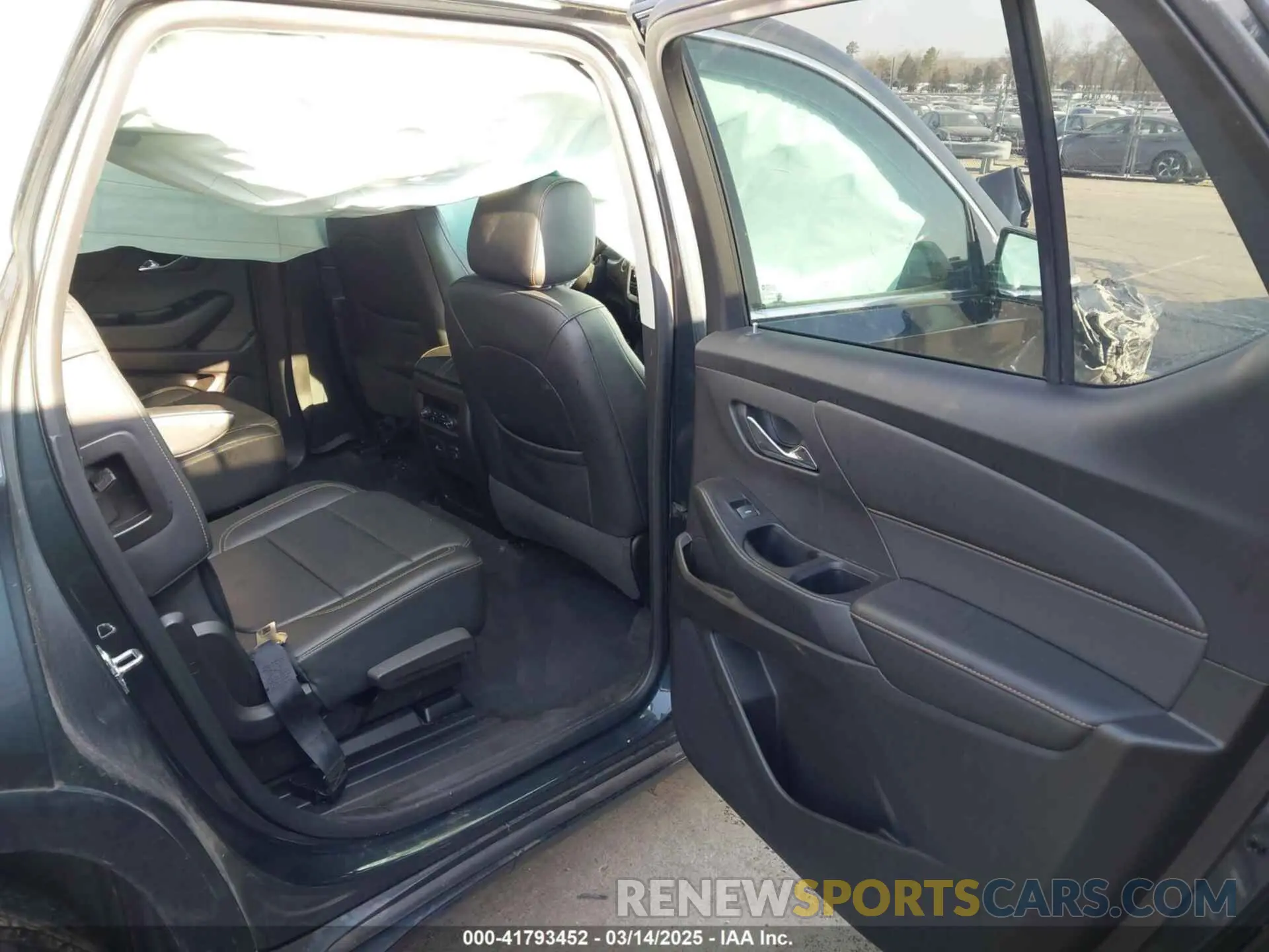 8 Фотография поврежденного автомобиля 1GNEVKKW3KJ200976 CHEVROLET TRAVERSE 2019