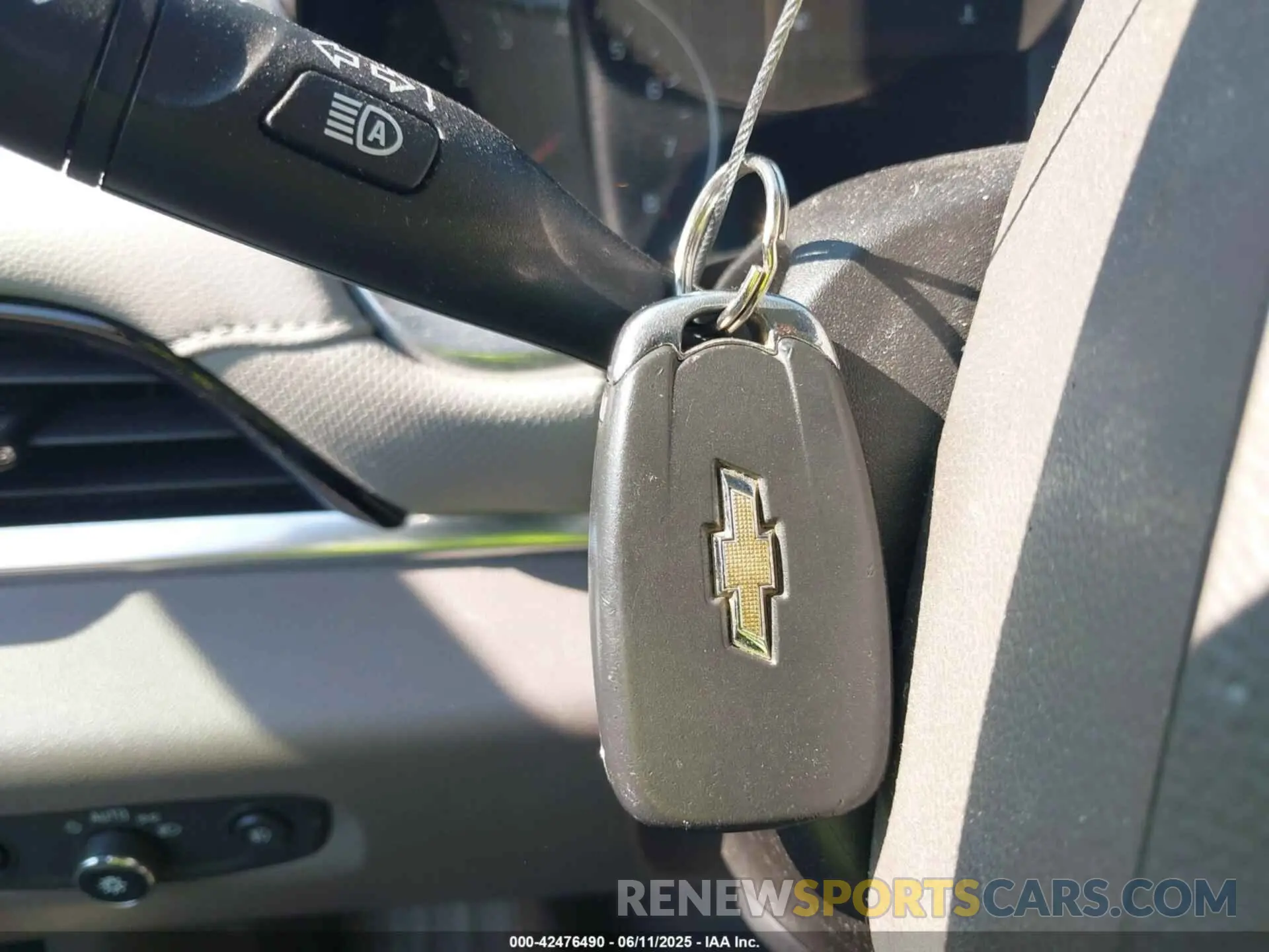 11 Photograph of a damaged car 1GNEVKKW3KJ224498 CHEVROLET TRAVERSE 2019