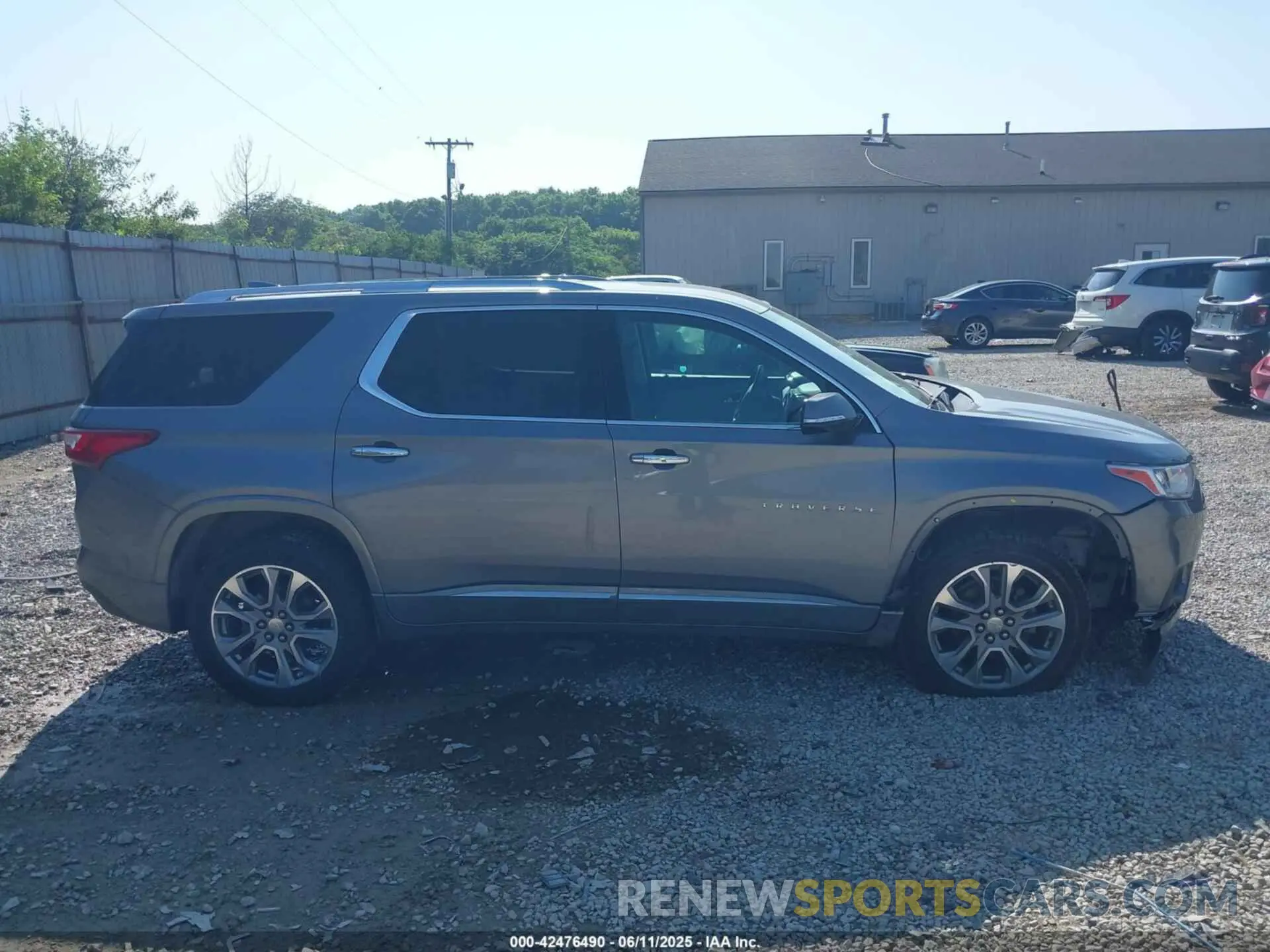 14 Photograph of a damaged car 1GNEVKKW3KJ224498 CHEVROLET TRAVERSE 2019