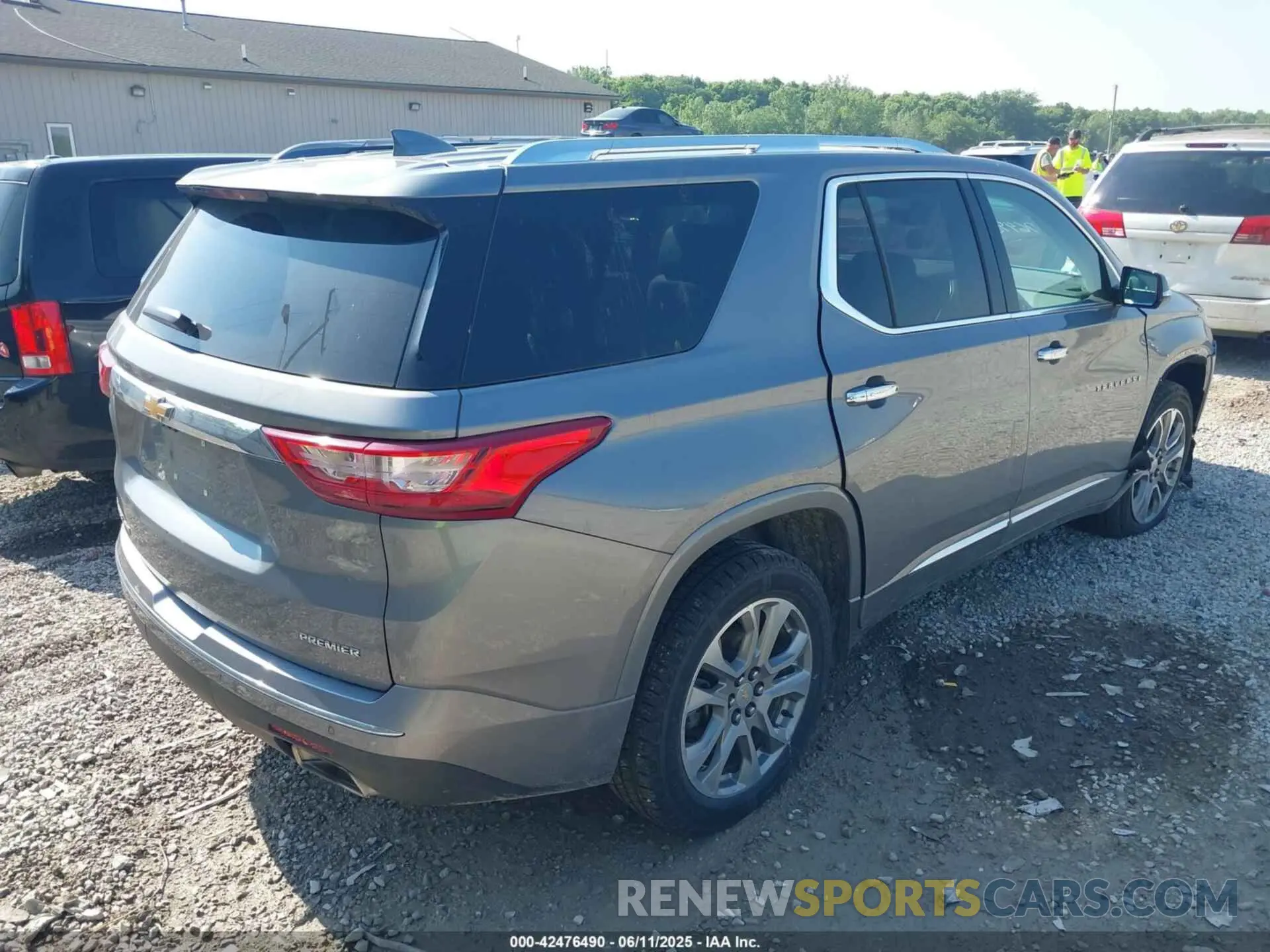 4 Photograph of a damaged car 1GNEVKKW3KJ224498 CHEVROLET TRAVERSE 2019