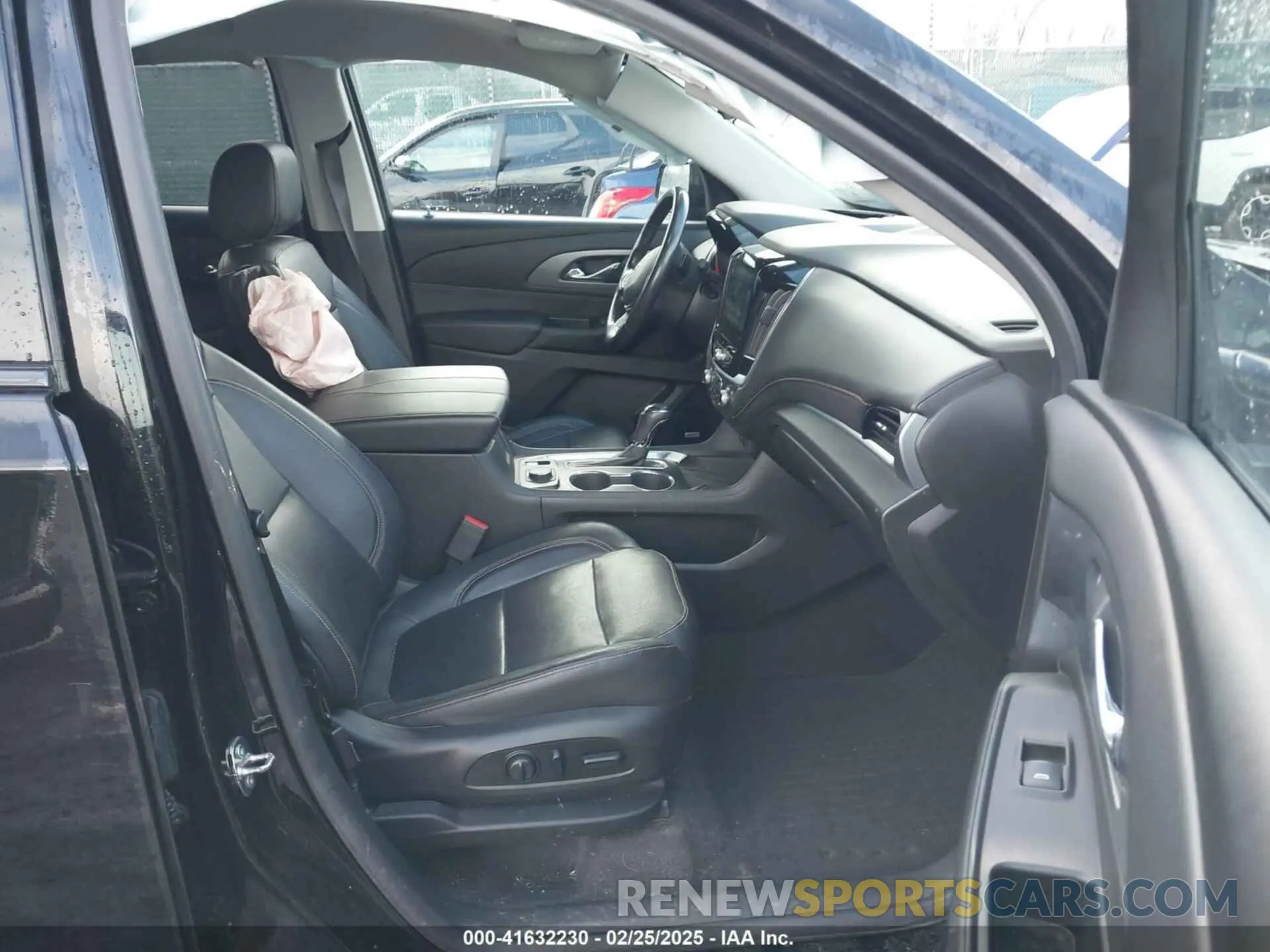 5 Фотография поврежденного автомобиля 1GNEVKKW3KJ281770 CHEVROLET TRAVERSE 2019
