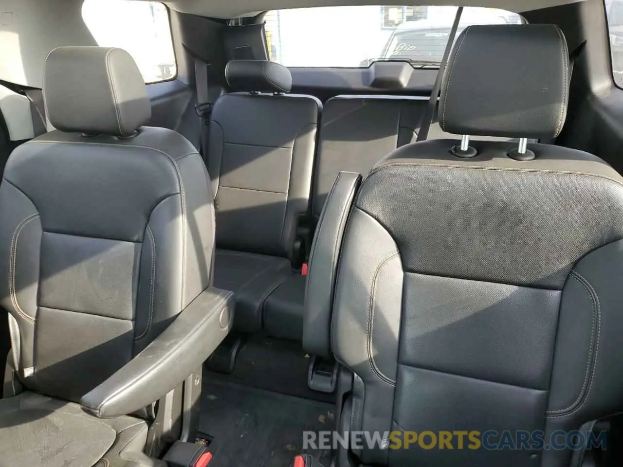 10 Photograph of a damaged car 1GNEVKKW4KJ215969 CHEVROLET TRAVERSE 2019