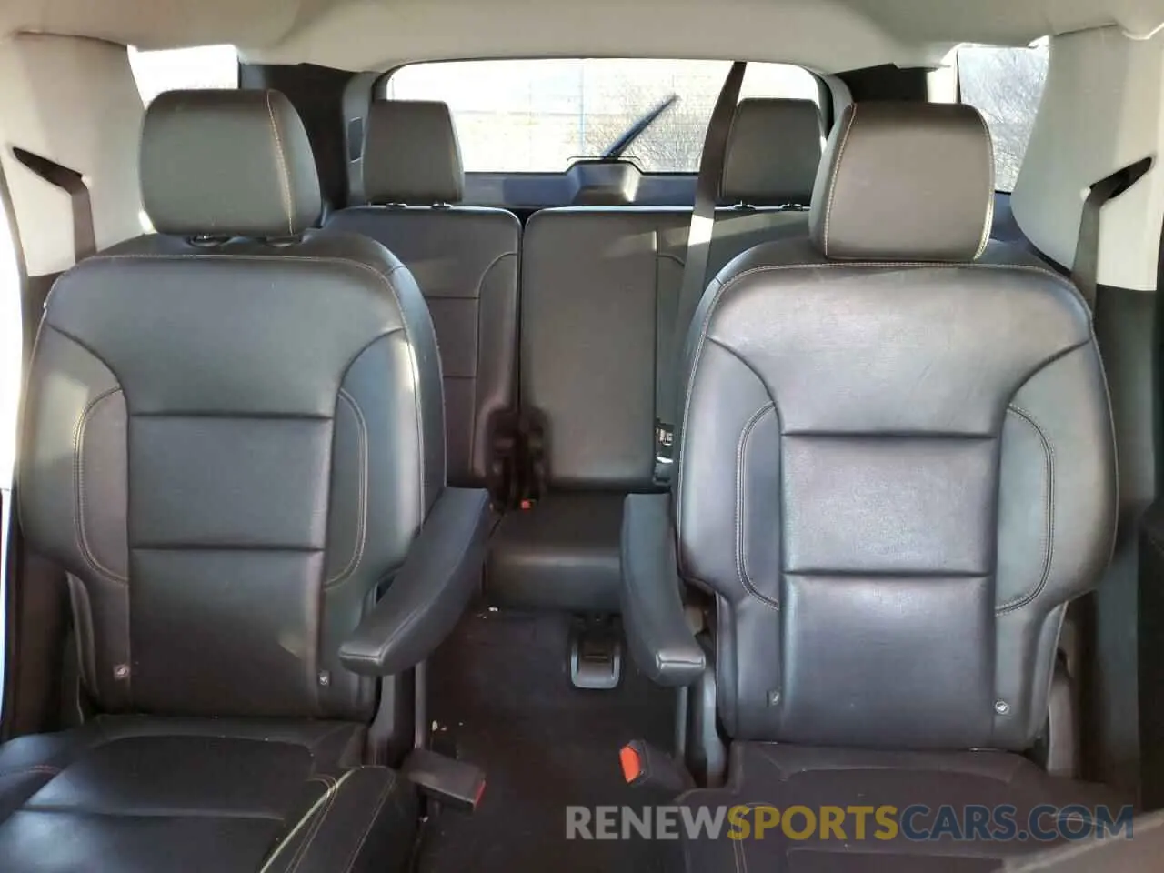 10 Photograph of a damaged car 1GNEVKKW5KJ280250 CHEVROLET TRAVERSE 2019