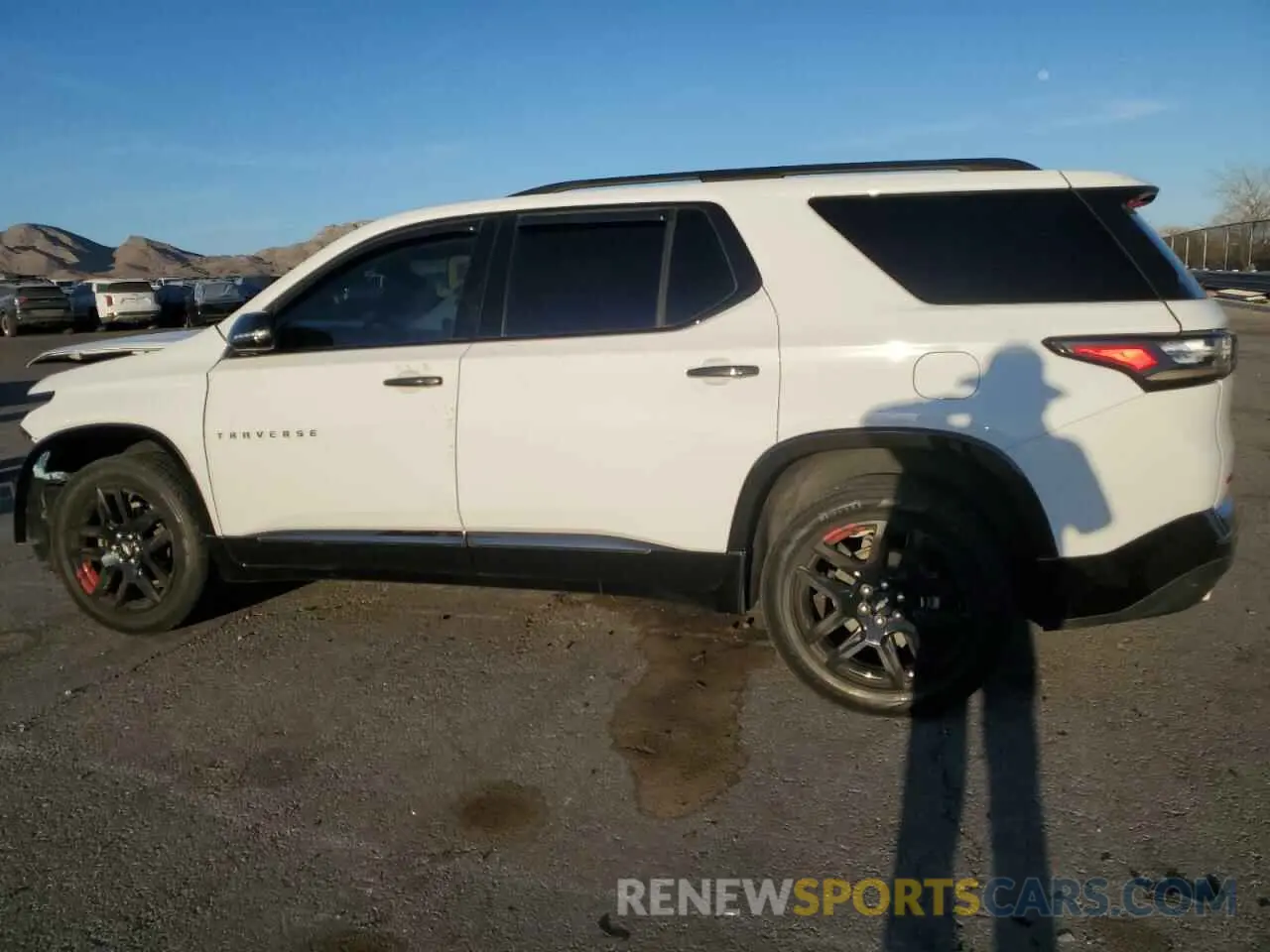 2 Photograph of a damaged car 1GNEVKKW5KJ280250 CHEVROLET TRAVERSE 2019